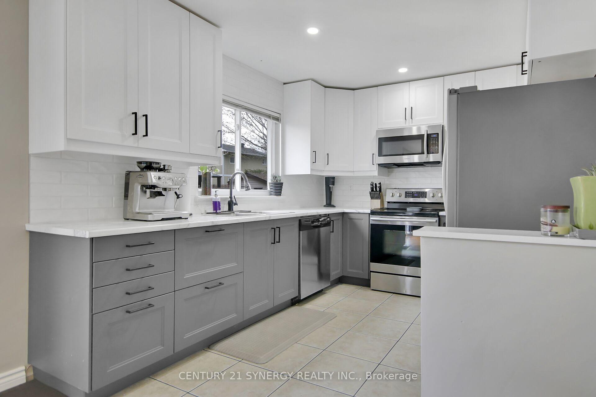 Photo 11 of 19 Seabrooke Drive, Ottawa, Kanata - Glencairn/Hazeldean — HOMEH