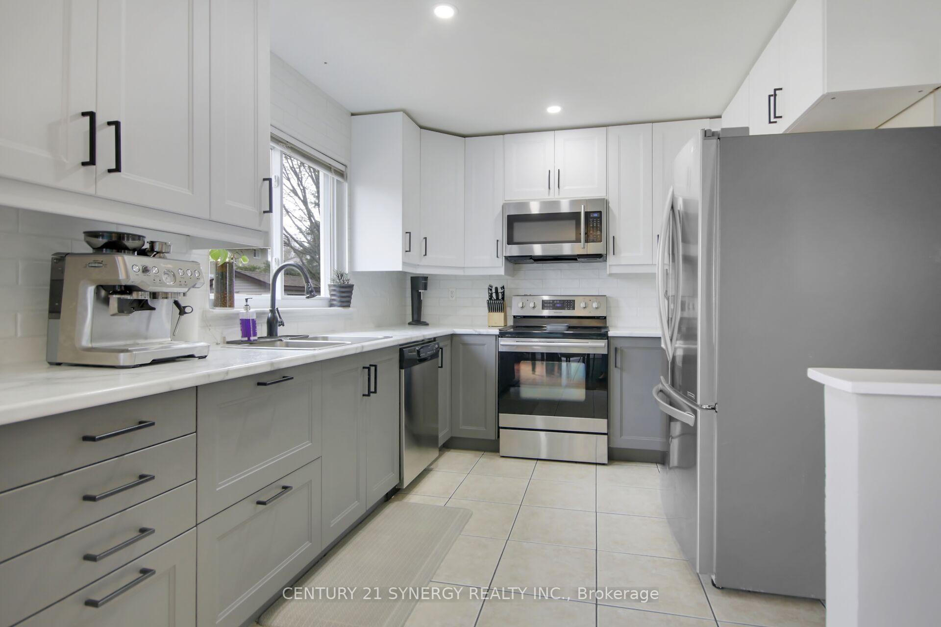 Photo 12 of 19 Seabrooke Drive, Ottawa, Kanata - Glencairn/Hazeldean — HOMEH