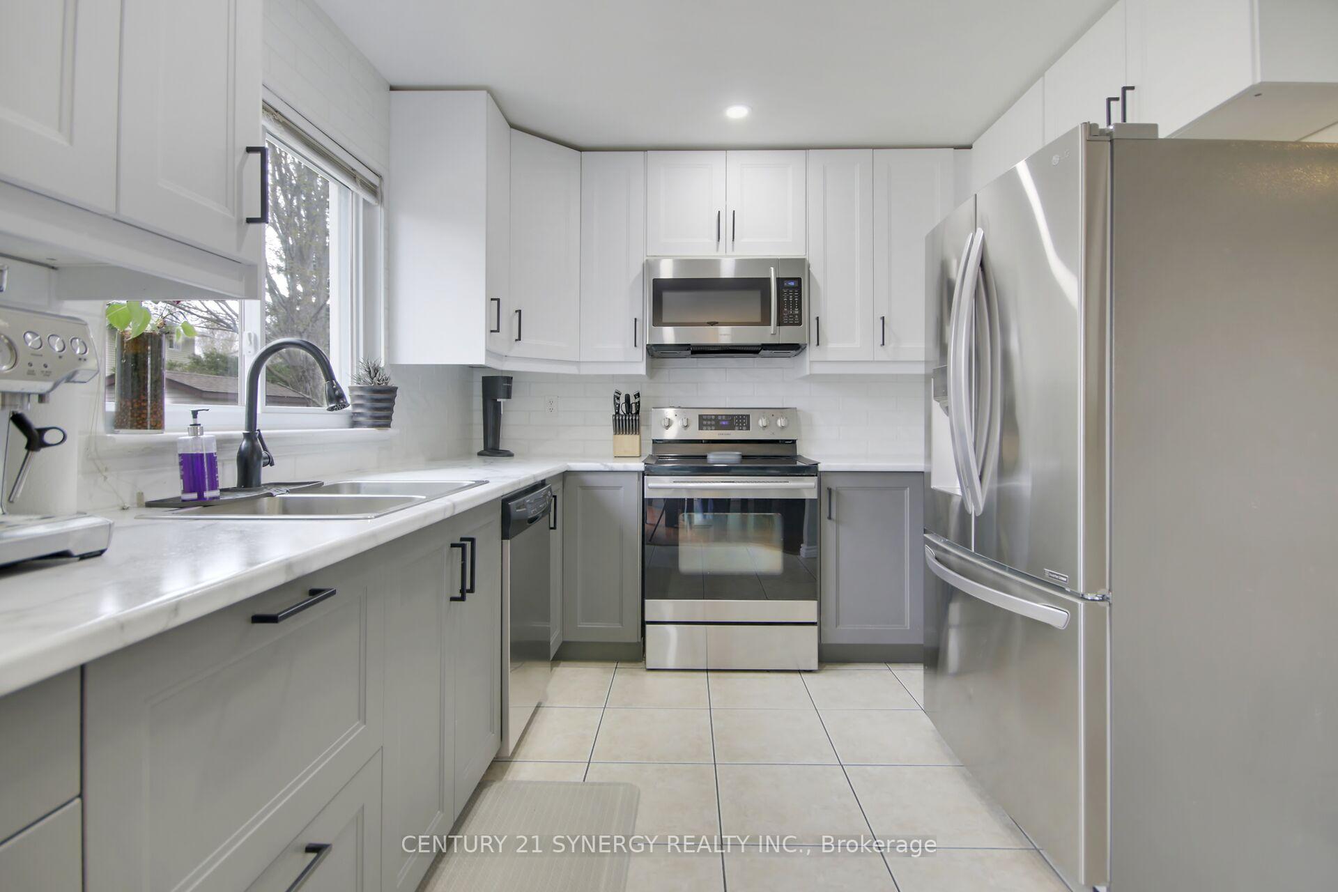 Photo 13 of 19 Seabrooke Drive, Ottawa, Kanata - Glencairn/Hazeldean — HOMEH
