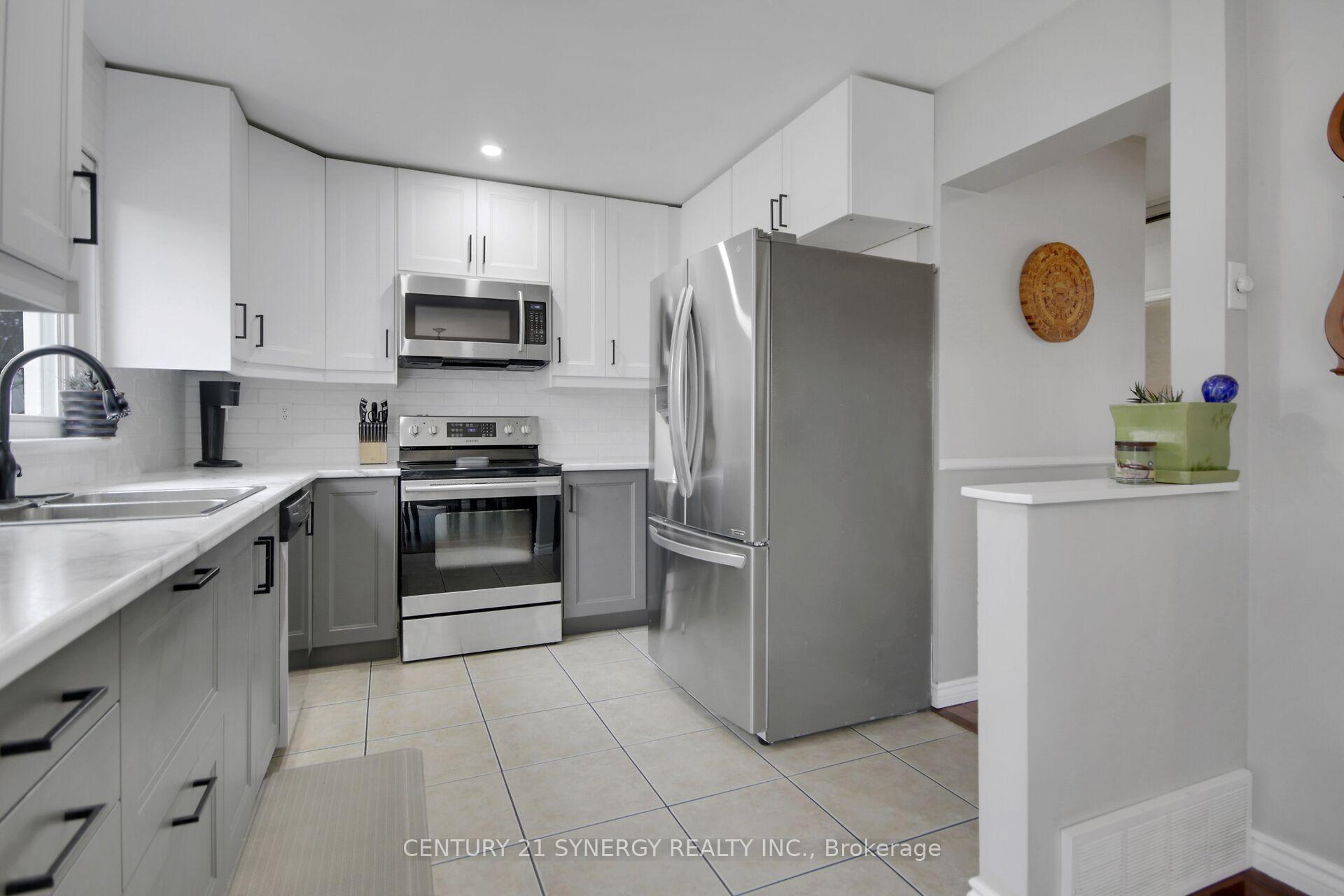 Photo 14 of 19 Seabrooke Drive, Ottawa, Kanata - Glencairn/Hazeldean — HOMEH