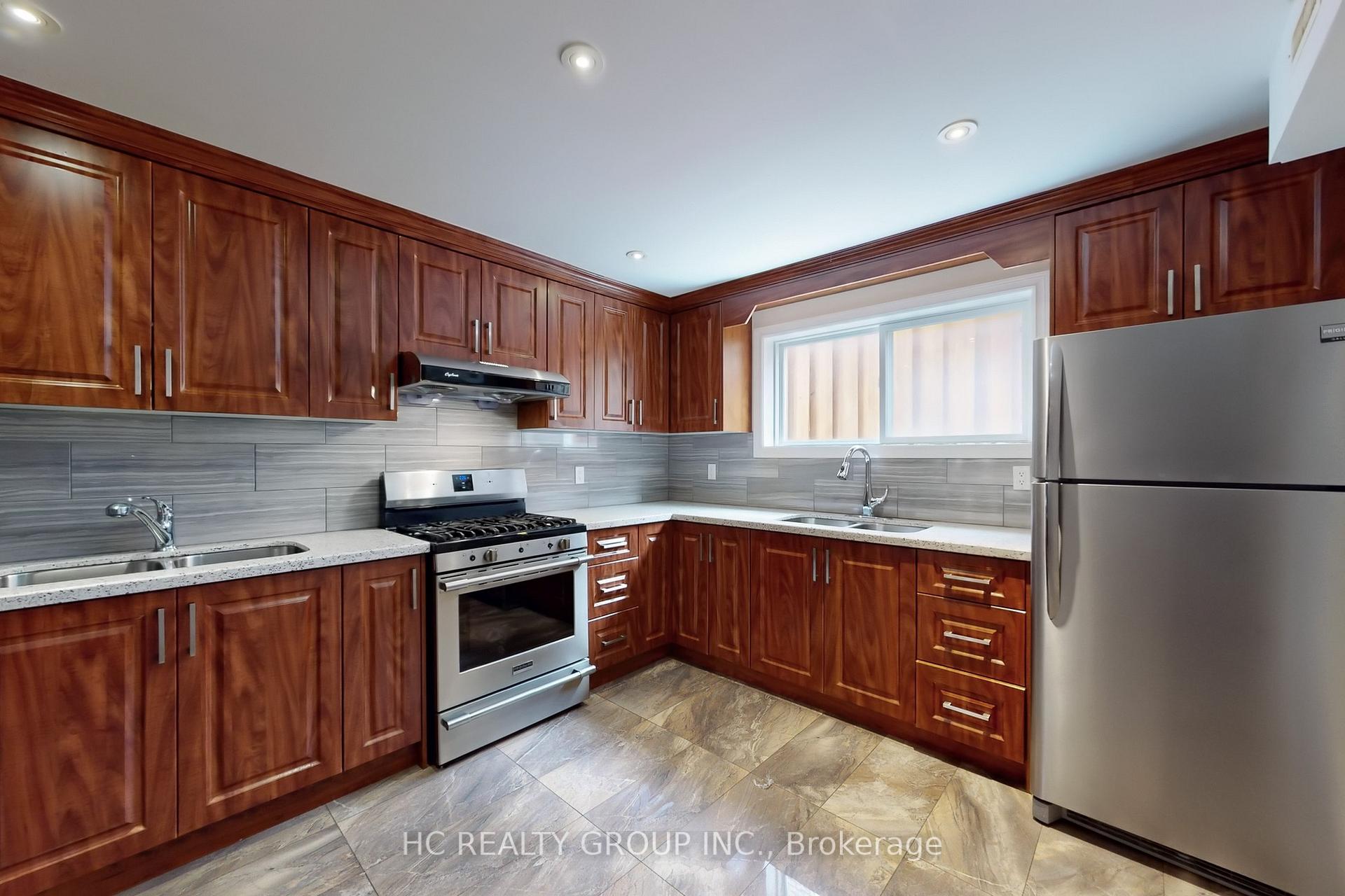 Photo 2 of Unit Bsmt, 2 Heathrow Court, Markham, Milliken Mills West — HOMEH