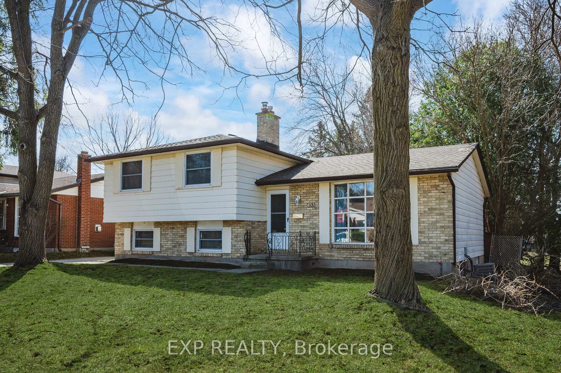 Front of 453 Castlegrove Boulevard