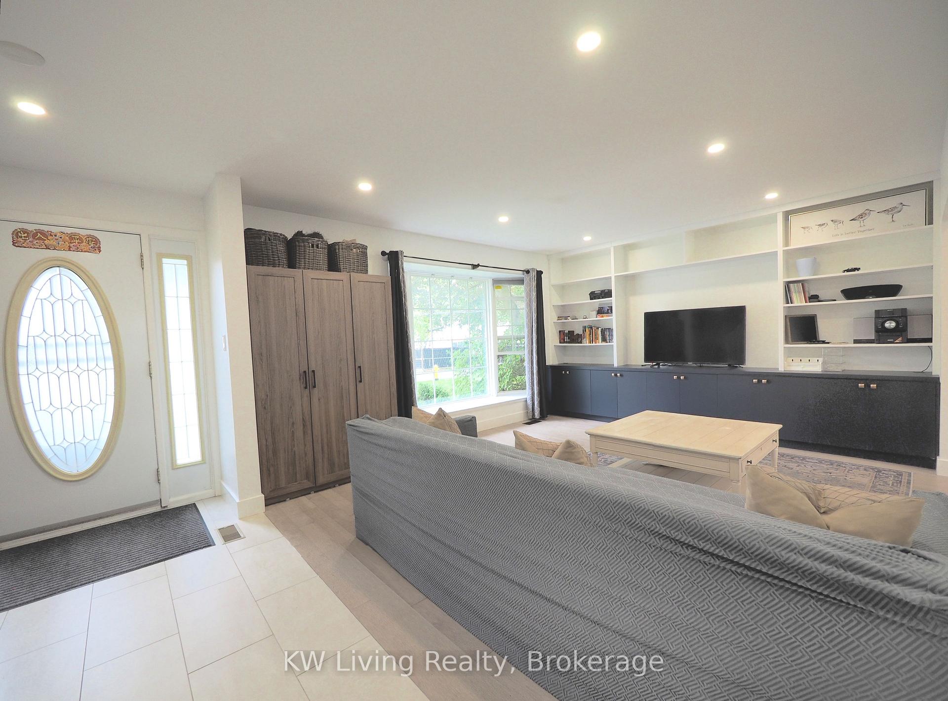Photo 3 of 25 Gladiator Road, Markham, Bullock — HOMEH