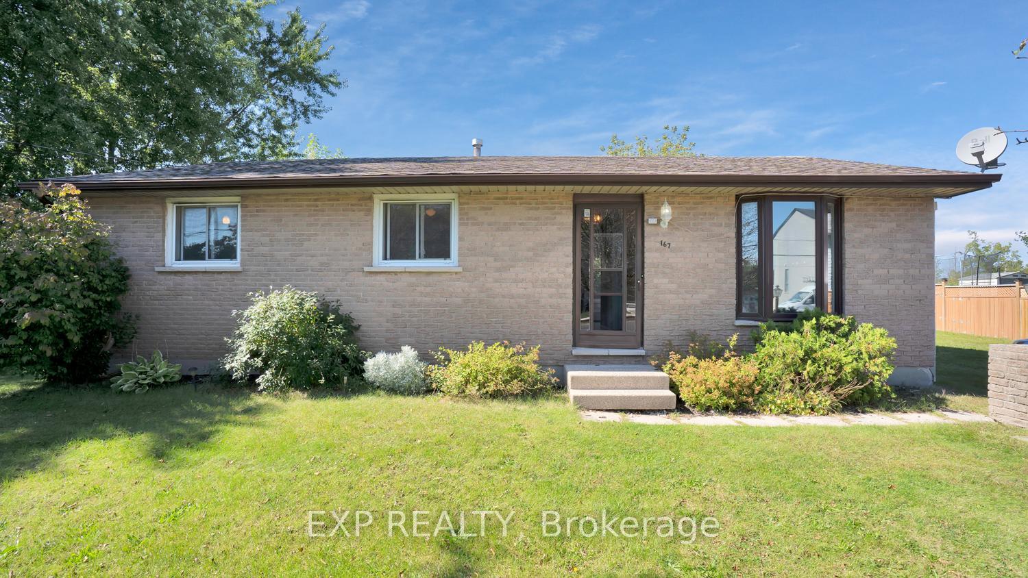 Photo 2 of 167 Railway Avenue, Middlesex Centre, Komoka — HOMEH