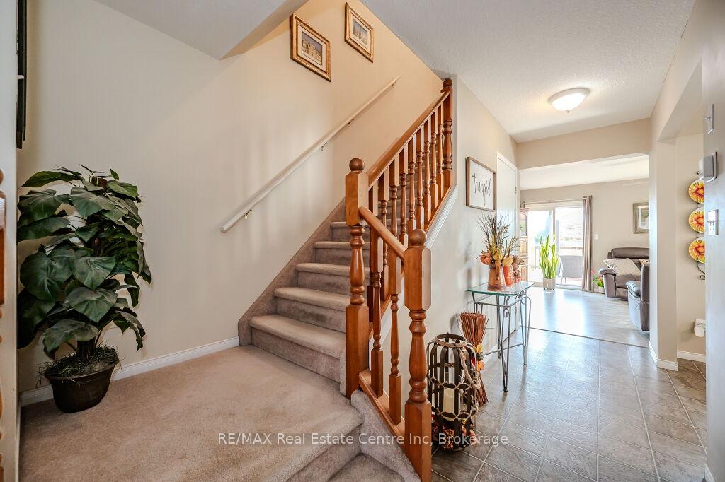 Photo 8 of 128 Henhoeffer Crescent, Kitchener — HOMEH