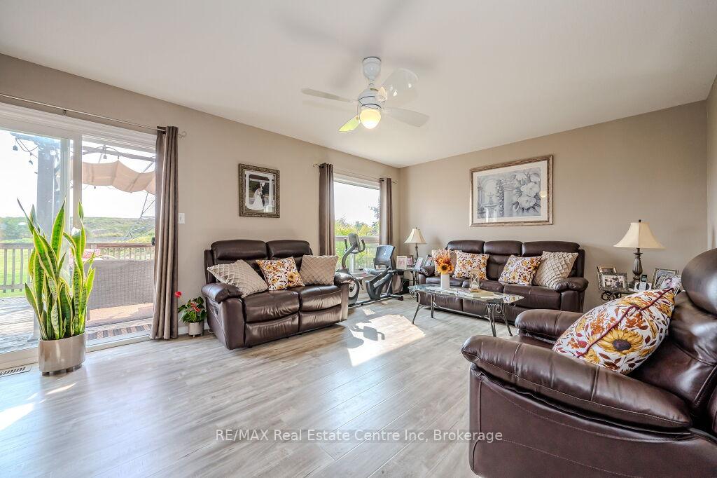 Photo 9 of 128 Henhoeffer Crescent, Kitchener — HOMEH