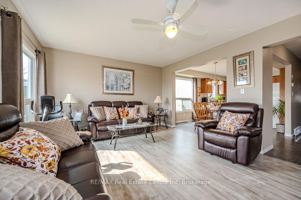 Photo 10 of 128 Henhoeffer Crescent, Kitchener — HOMEH