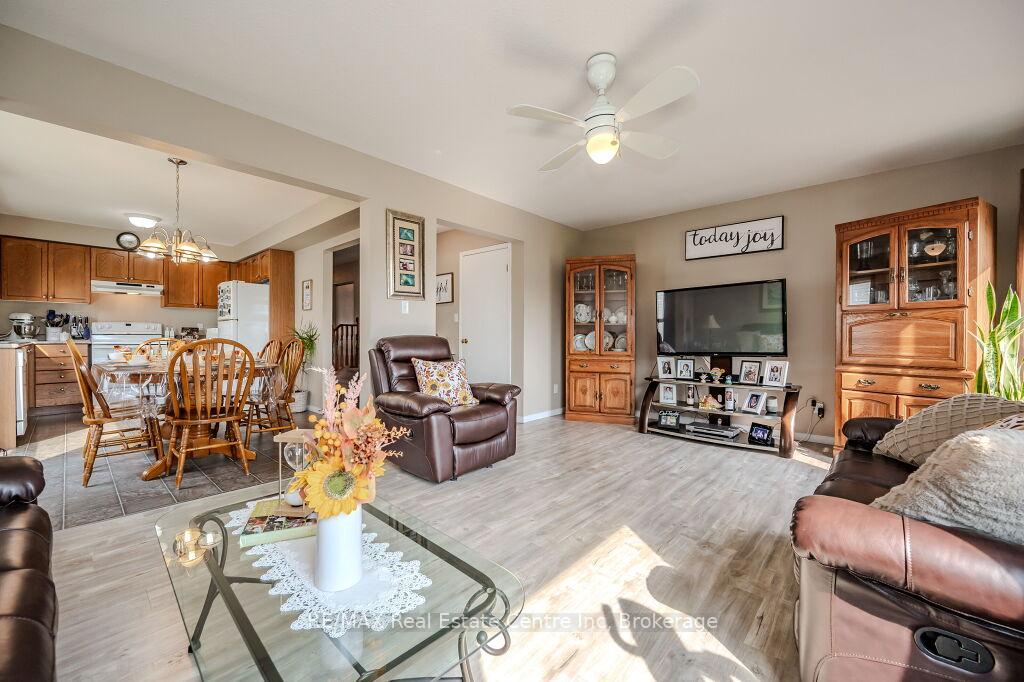 Photo 11 of 128 Henhoeffer Crescent, Kitchener — HOMEH
