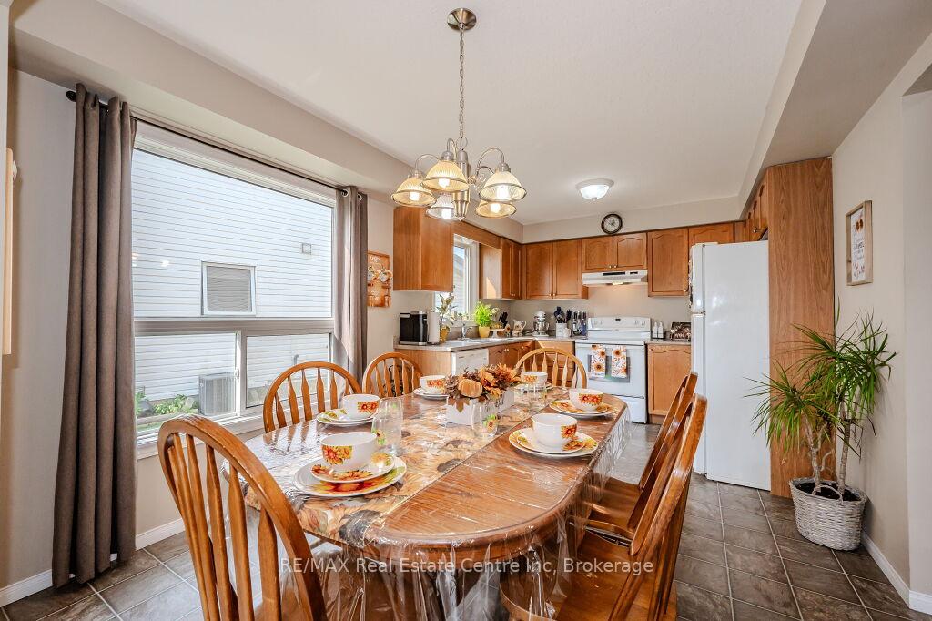 Photo 14 of 128 Henhoeffer Crescent, Kitchener — HOMEH