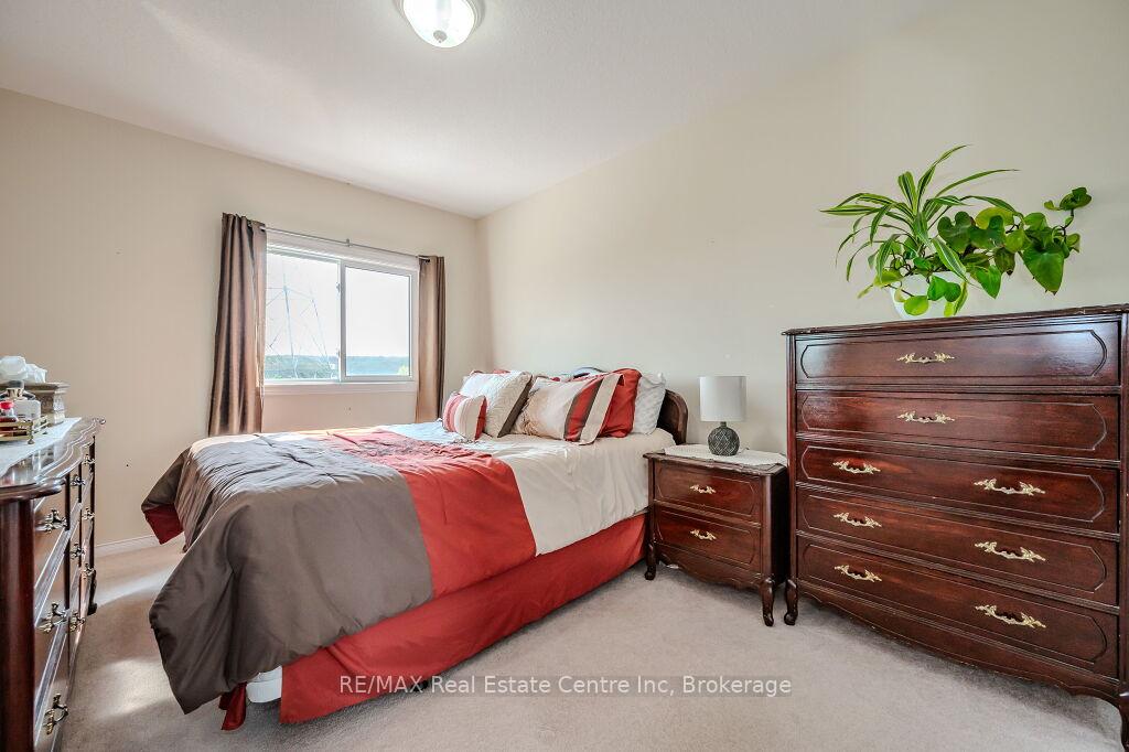 Photo 26 of 128 Henhoeffer Crescent, Kitchener — HOMEH