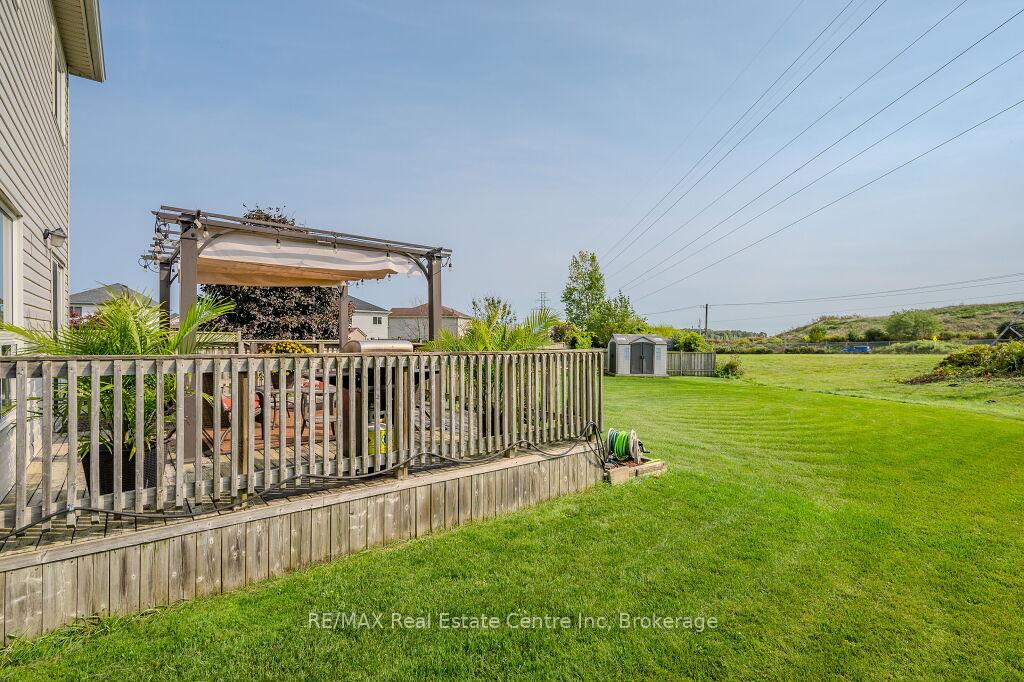 Photo 28 of 128 Henhoeffer Crescent, Kitchener — HOMEH