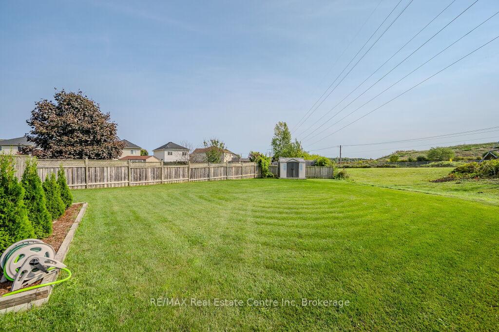 Photo 29 of 128 Henhoeffer Crescent, Kitchener — HOMEH