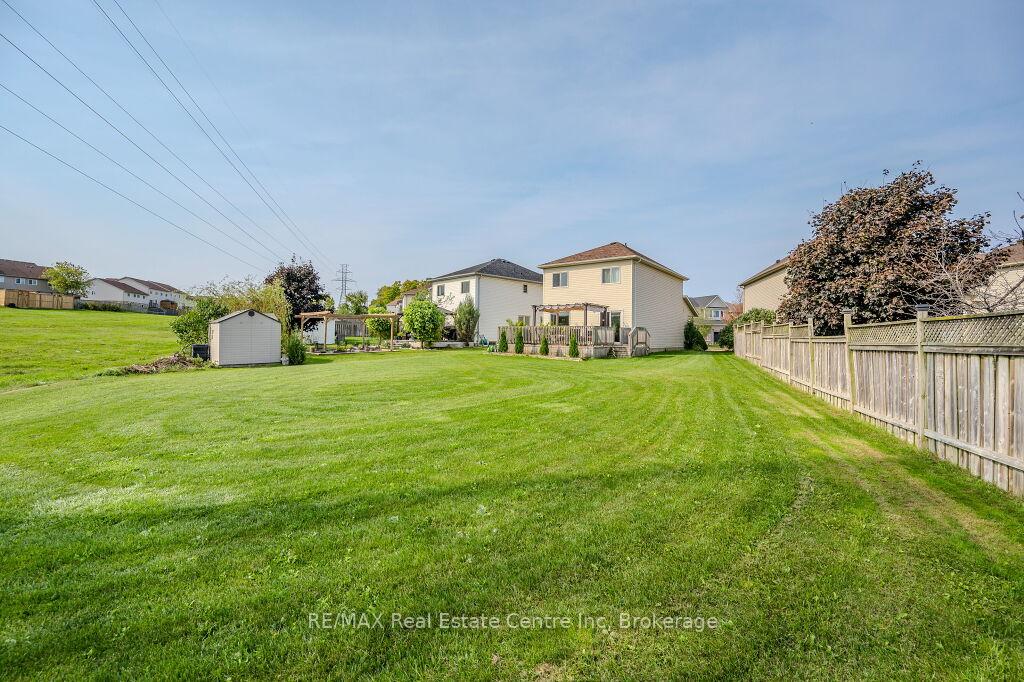 Photo 30 of 128 Henhoeffer Crescent, Kitchener — HOMEH