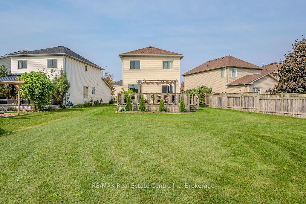 Photo 31 of 128 Henhoeffer Crescent, Kitchener — HOMEH