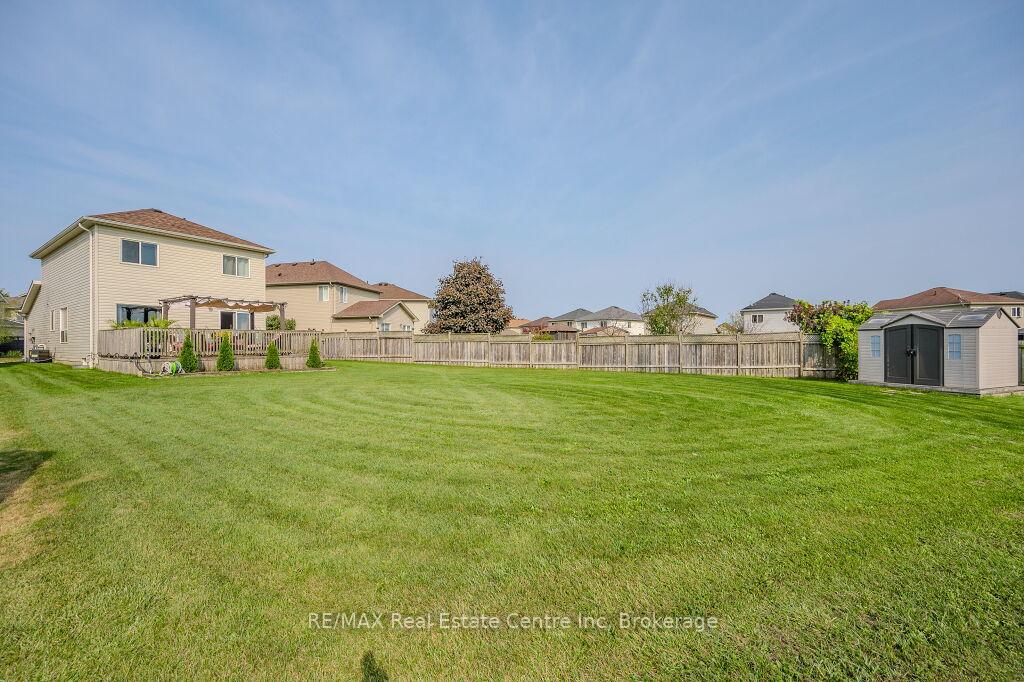 Photo 32 of 128 Henhoeffer Crescent, Kitchener — HOMEH