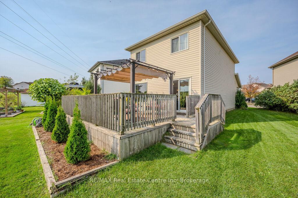 Photo 33 of 128 Henhoeffer Crescent, Kitchener — HOMEH