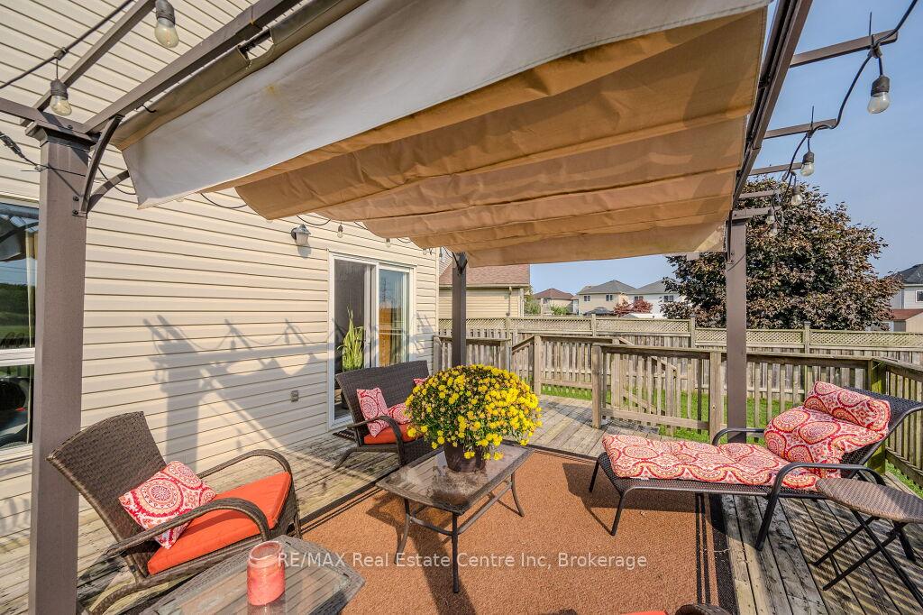 Photo 35 of 128 Henhoeffer Crescent, Kitchener — HOMEH