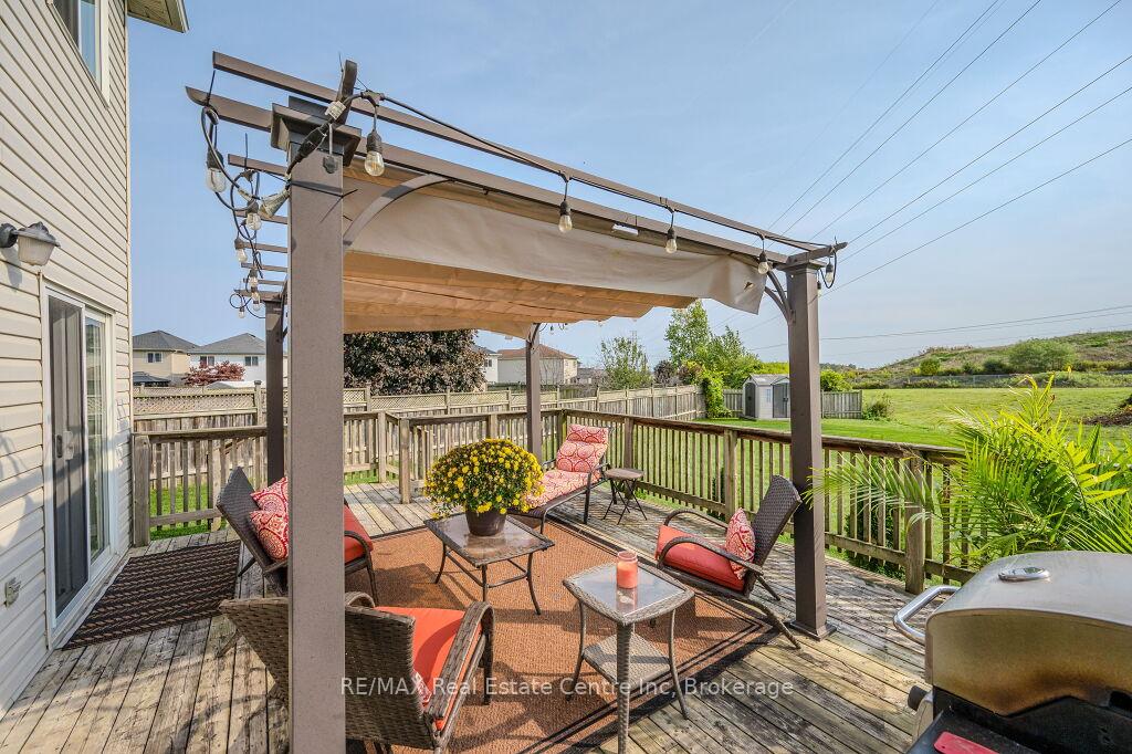 Photo 36 of 128 Henhoeffer Crescent, Kitchener — HOMEH