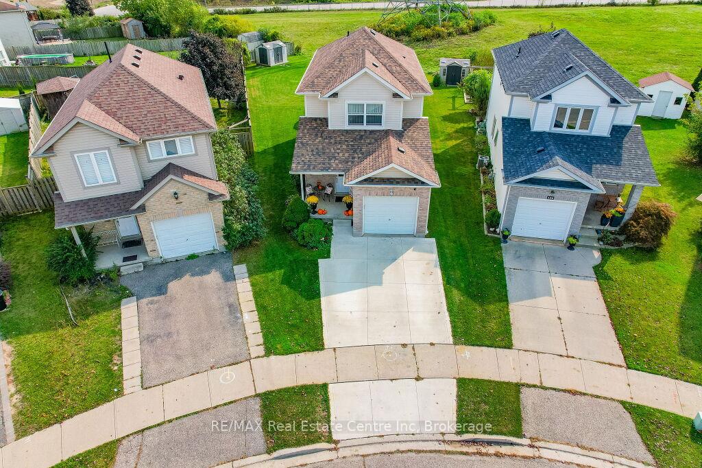Photo 37 of 128 Henhoeffer Crescent, Kitchener — HOMEH