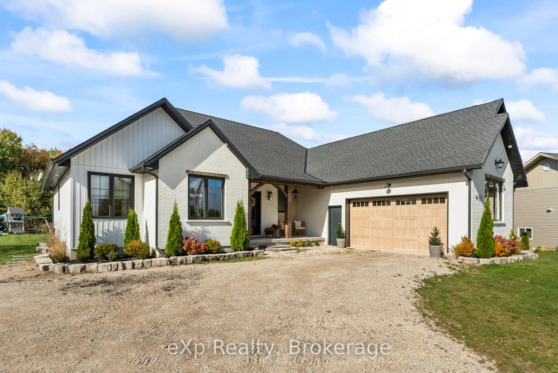 Photo 2 of 63 Regency Drive, Minto — HOMEH
