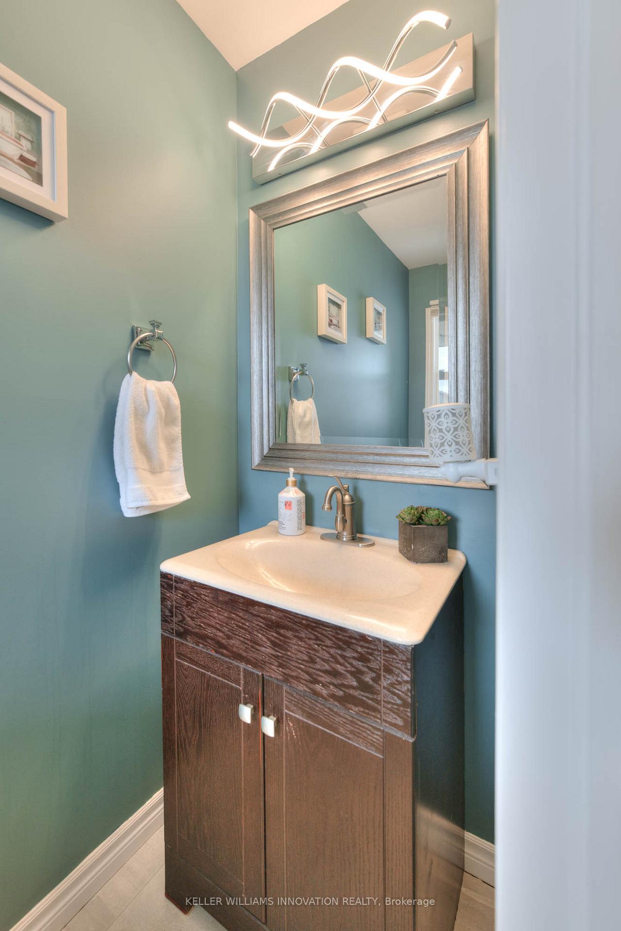 Photo 17 of 72 Westmeadow Drive, Kitchener — HOMEH