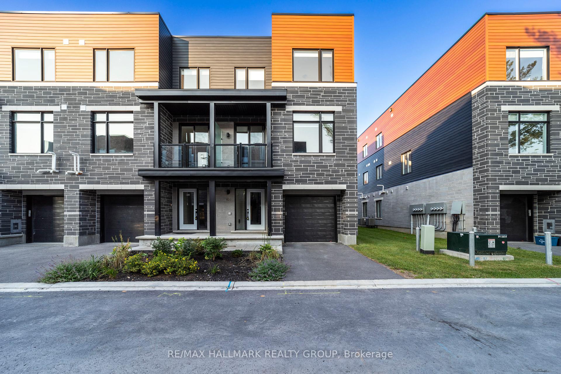 Photo 2 of 810 Star, Ottawa, Kanata - Katimavik — HOMEH