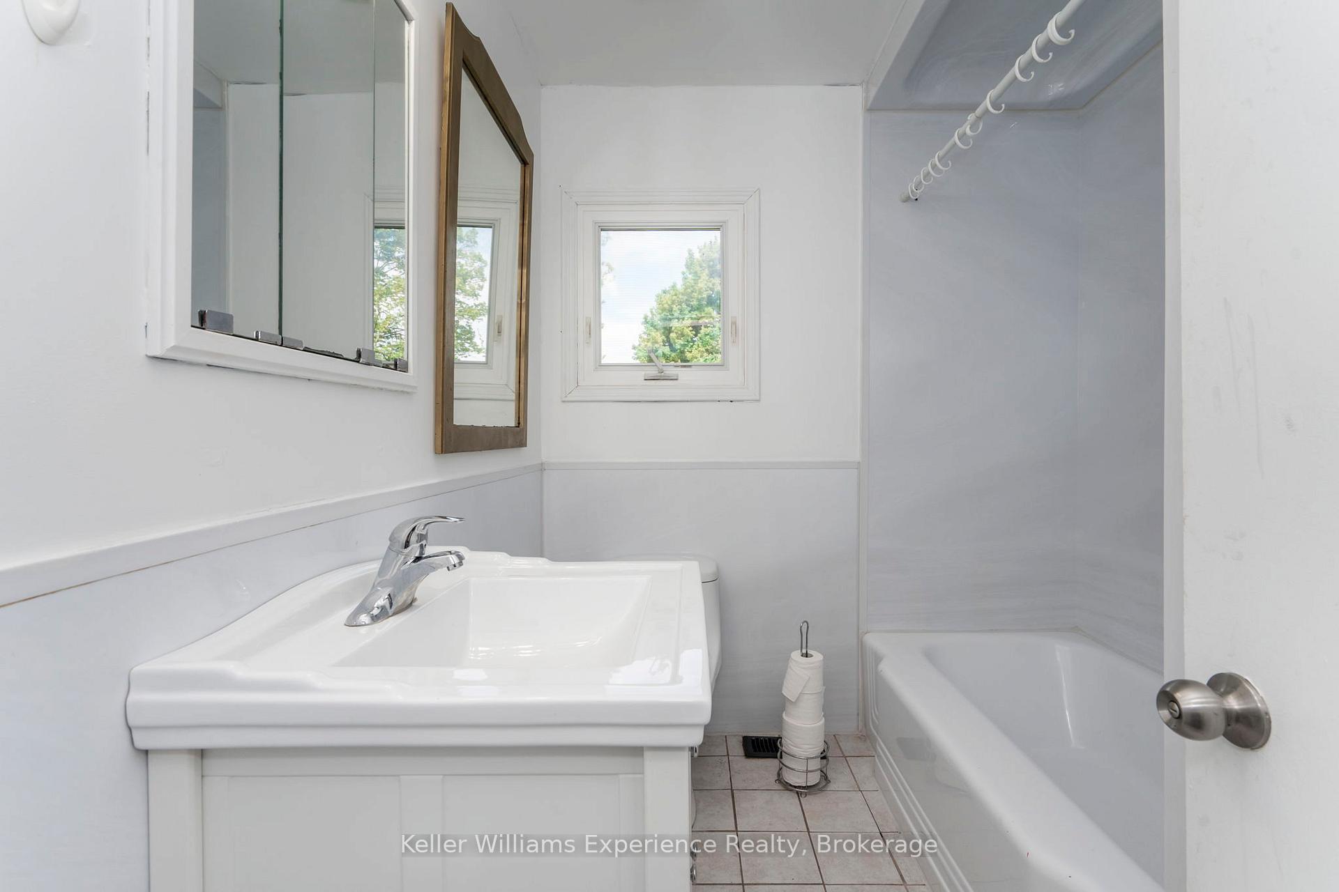 Photo 13 of 258 Ruby Street, Midland — HOMEH