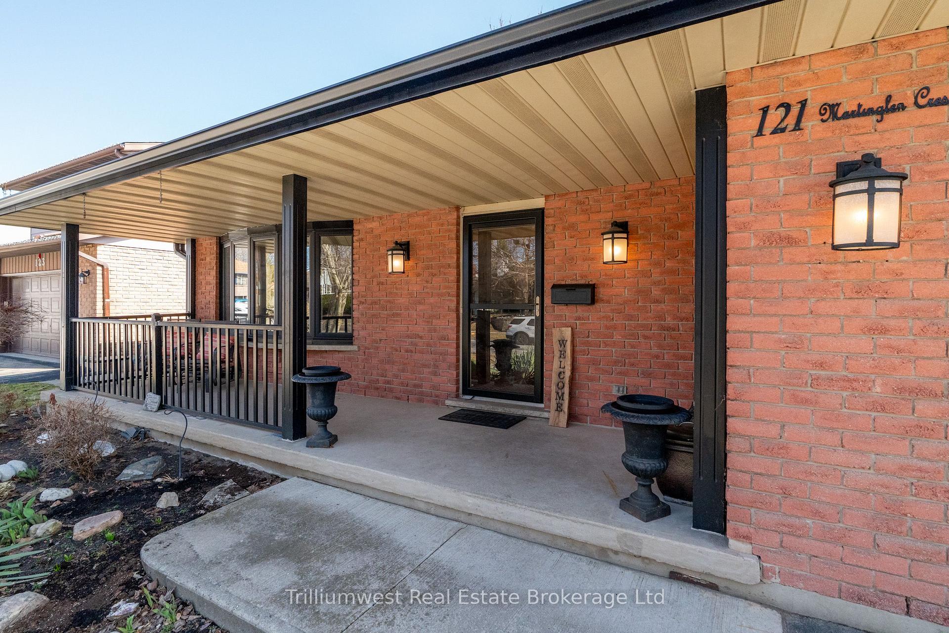 Photo 4 of 121 Martinglen Crescent, Kitchener — HOMEH