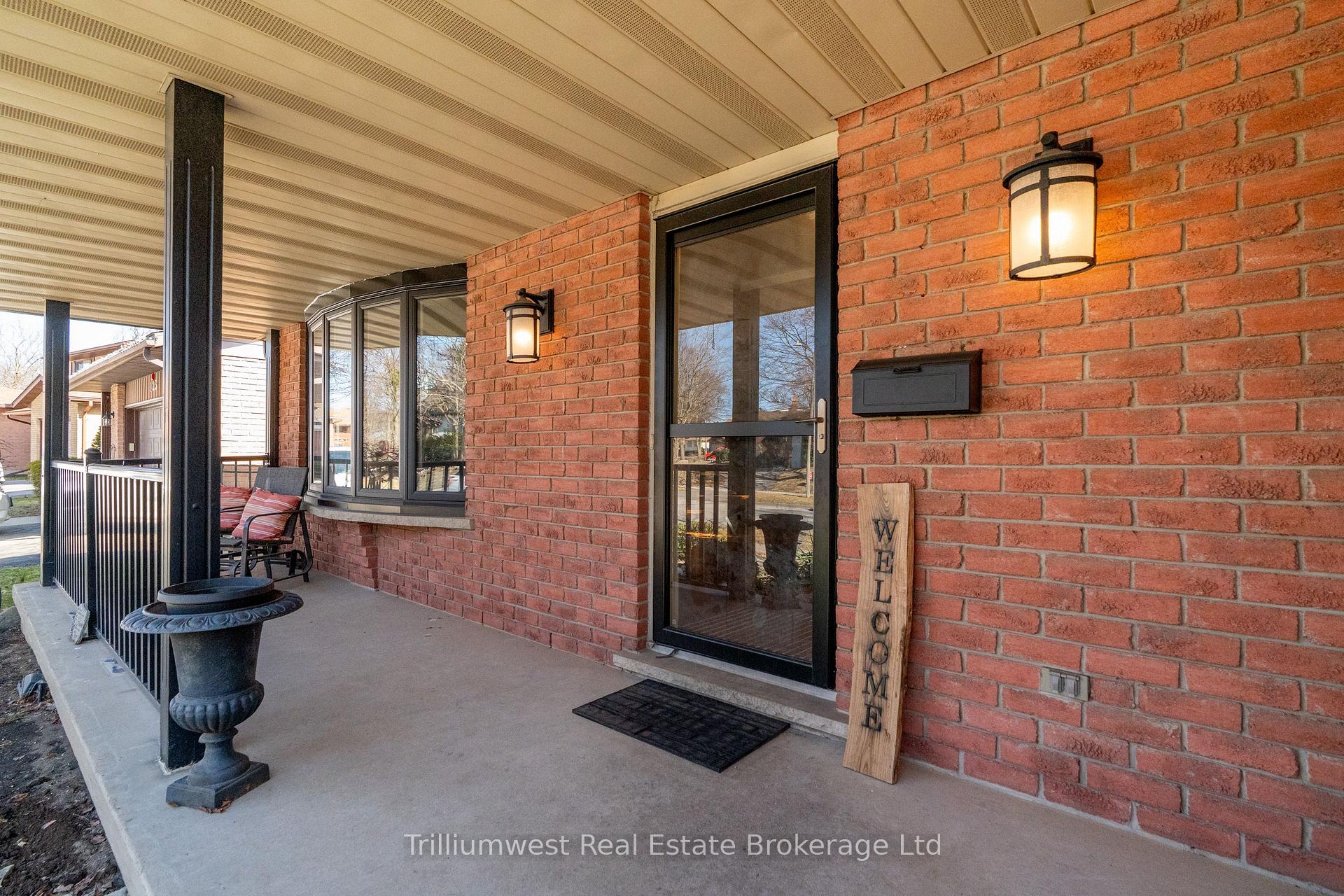 Photo 5 of 121 Martinglen Crescent, Kitchener — HOMEH