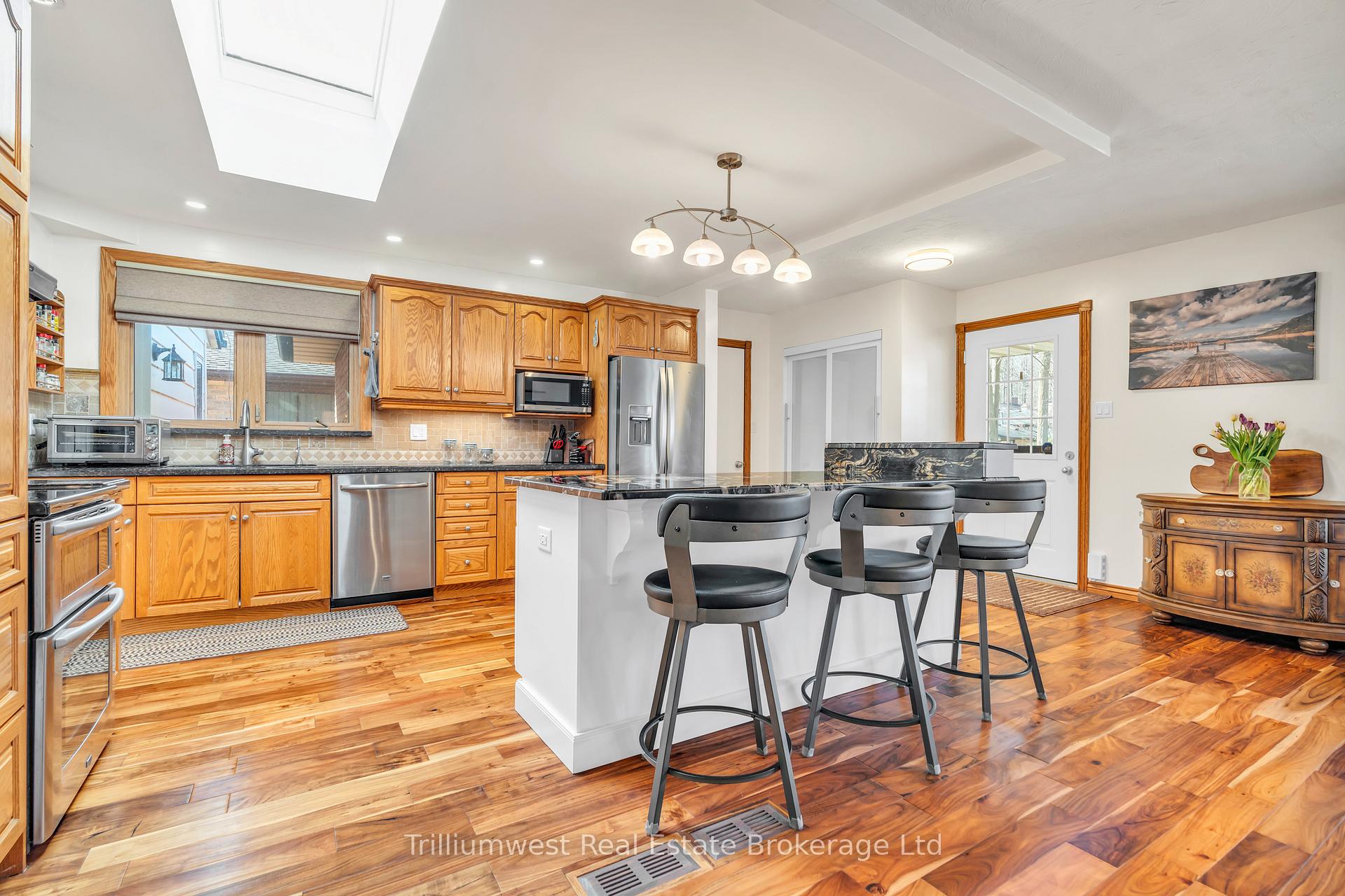 Photo 8 of 121 Martinglen Crescent, Kitchener — HOMEH