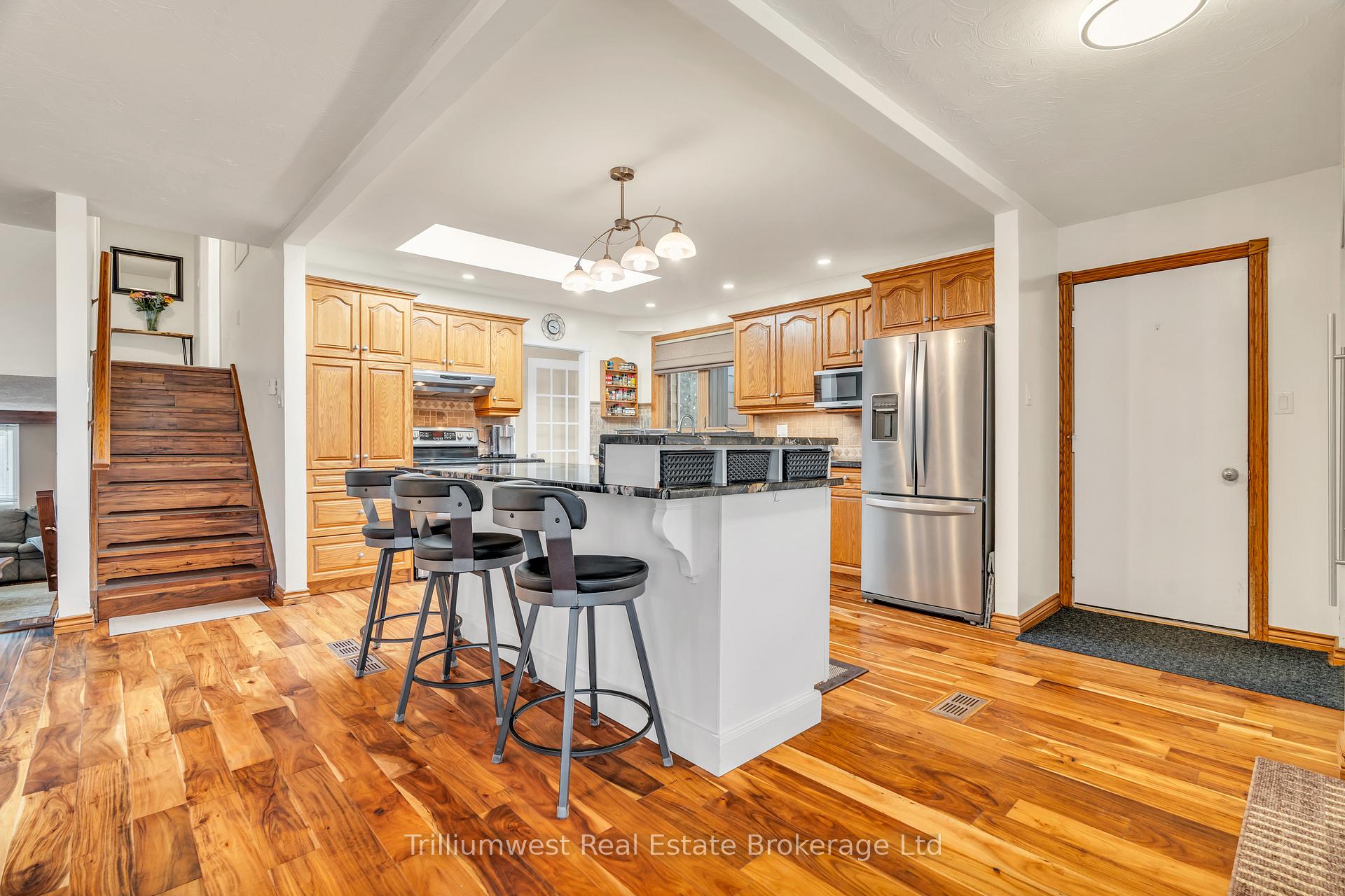 Photo 9 of 121 Martinglen Crescent, Kitchener — HOMEH