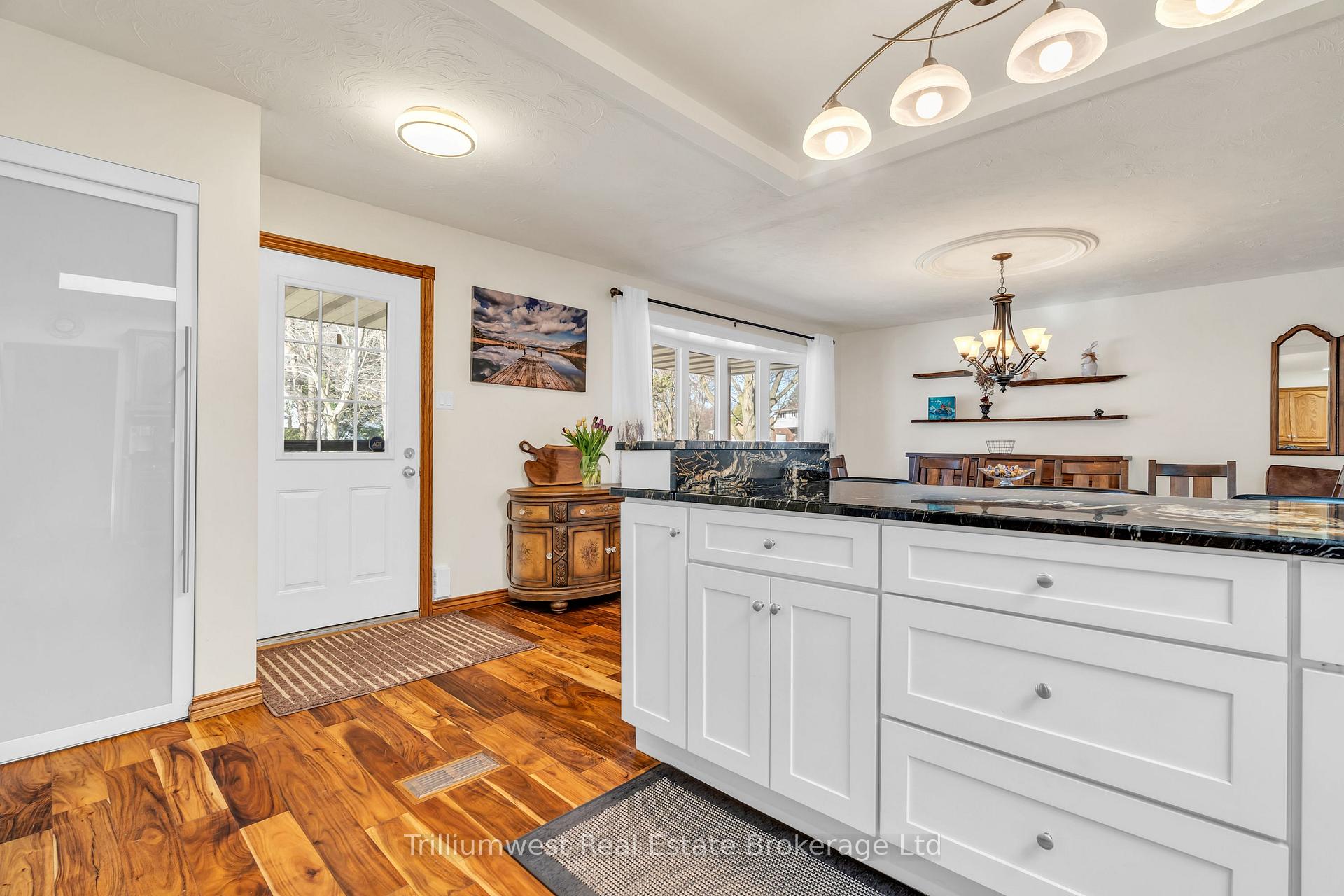 Photo 11 of 121 Martinglen Crescent, Kitchener — HOMEH