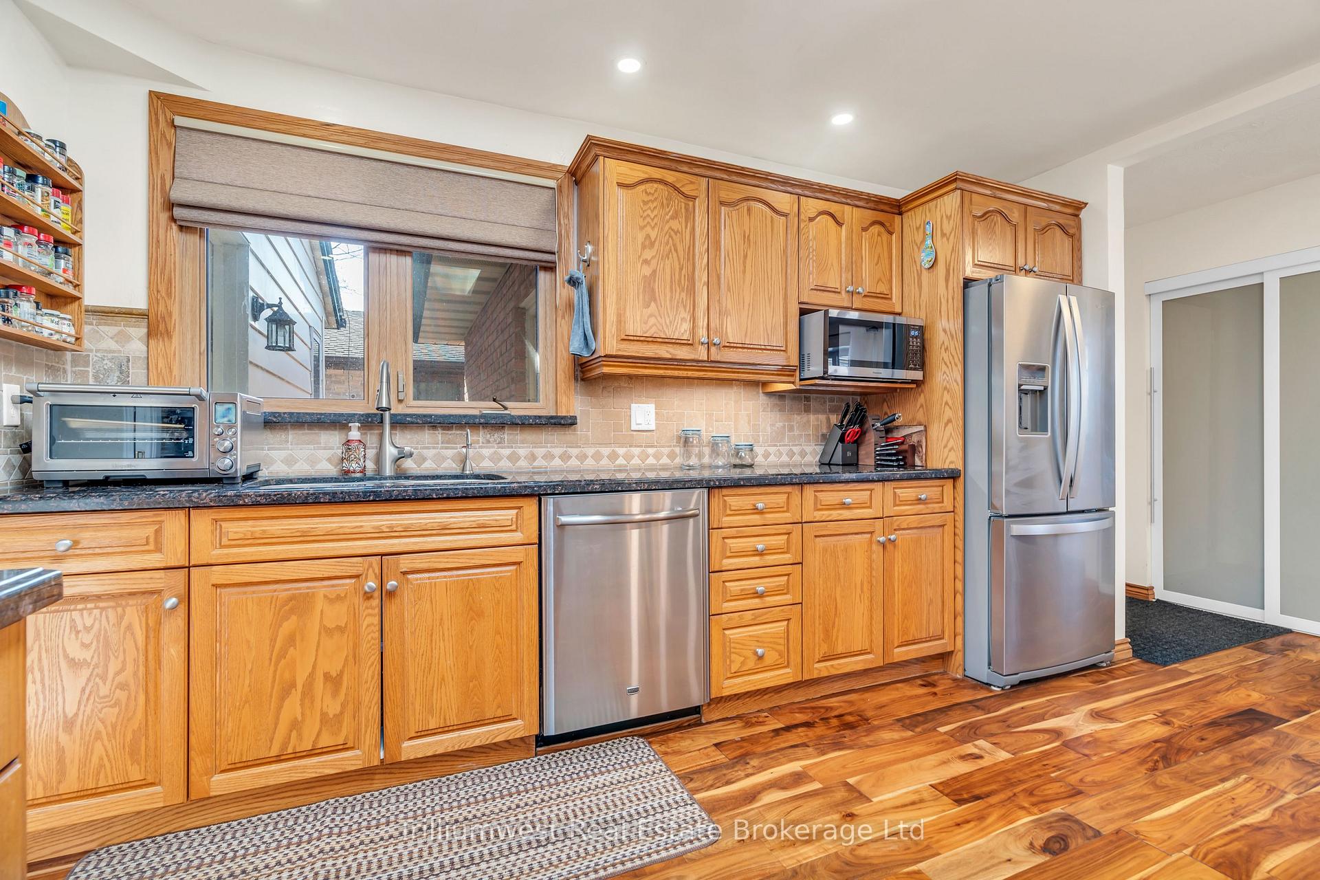 Photo 12 of 121 Martinglen Crescent, Kitchener — HOMEH