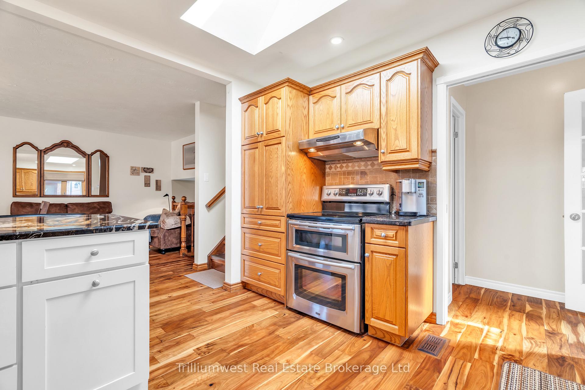 Photo 13 of 121 Martinglen Crescent, Kitchener — HOMEH