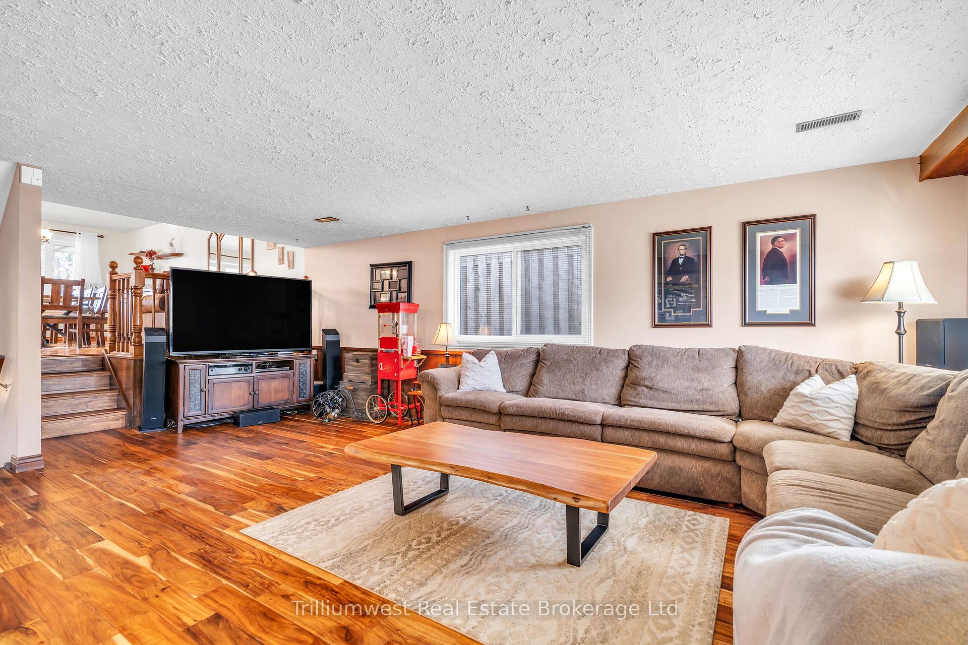 Photo 15 of 121 Martinglen Crescent, Kitchener — HOMEH