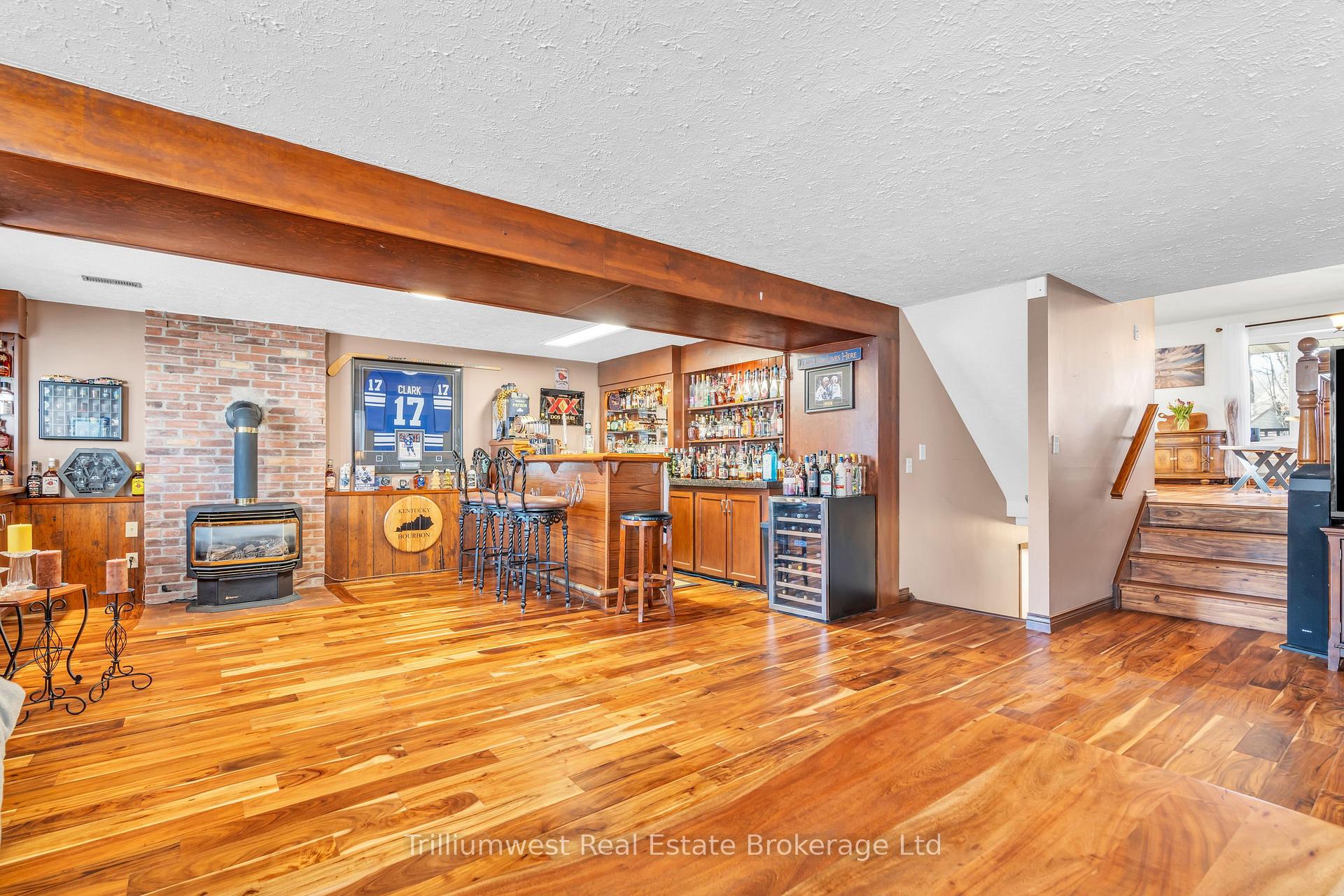 Photo 16 of 121 Martinglen Crescent, Kitchener — HOMEH