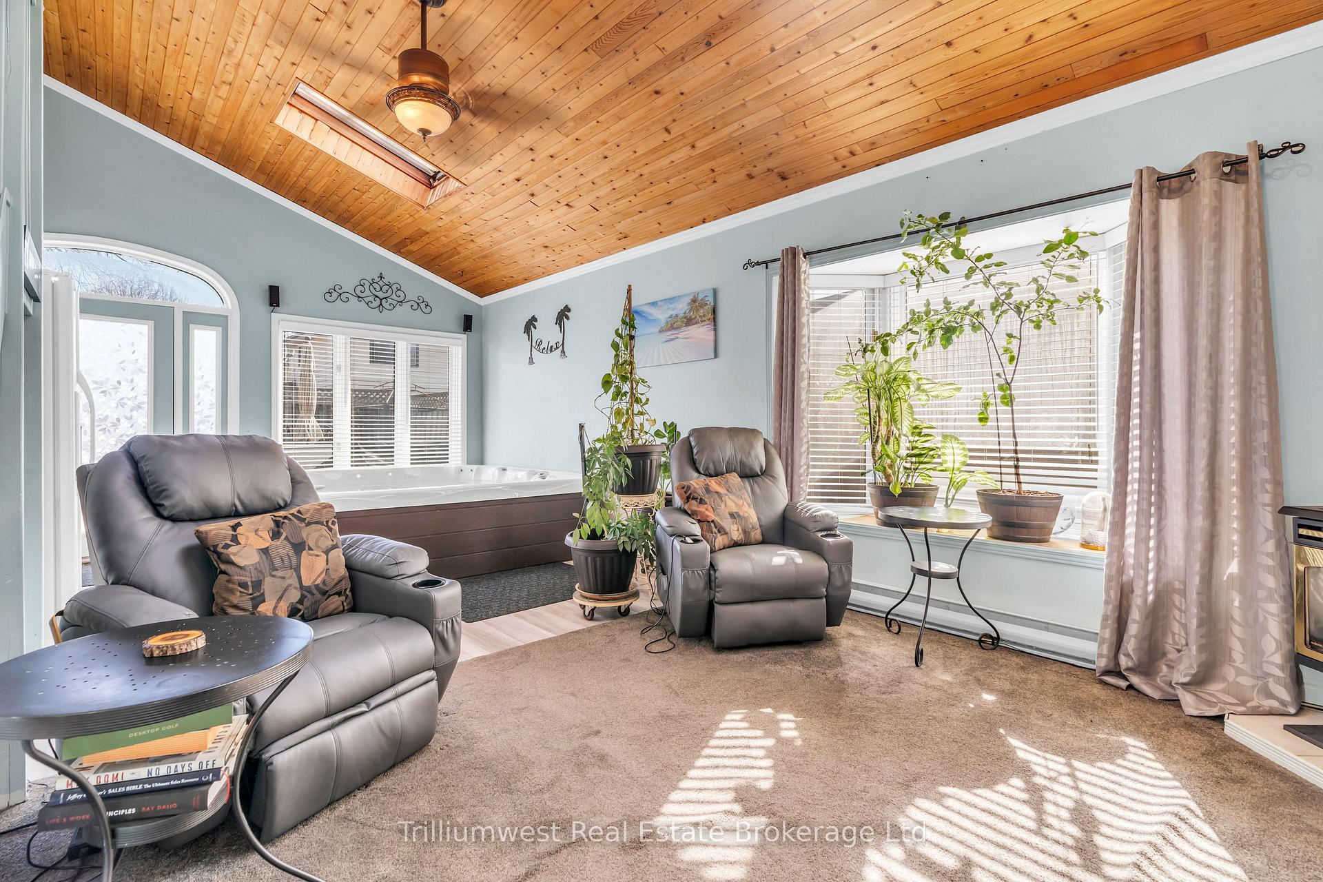 Photo 20 of 121 Martinglen Crescent, Kitchener — HOMEH