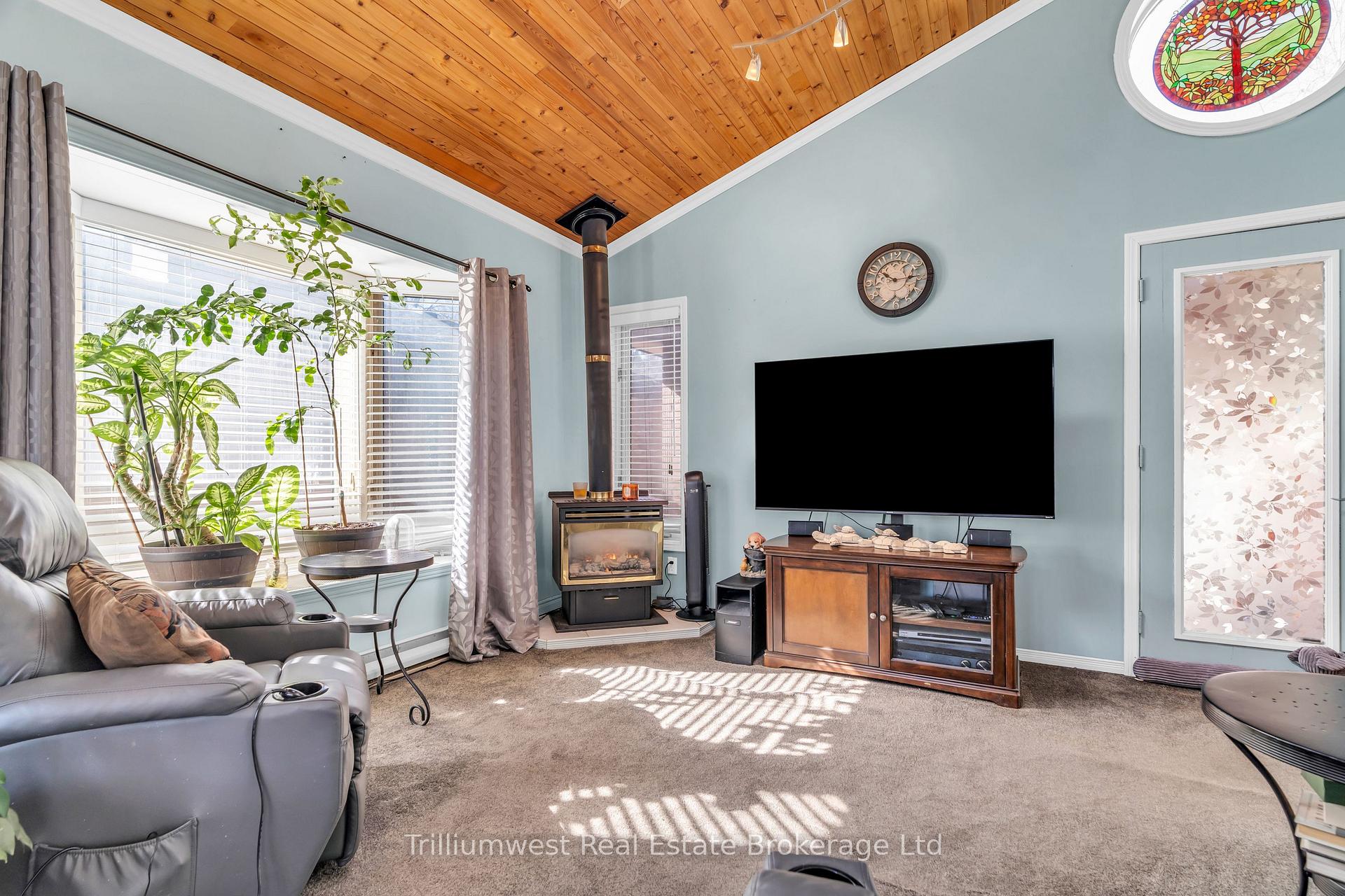 Photo 22 of 121 Martinglen Crescent, Kitchener — HOMEH