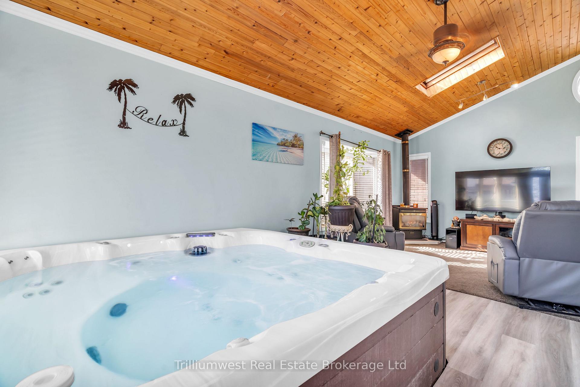 Photo 23 of 121 Martinglen Crescent, Kitchener — HOMEH