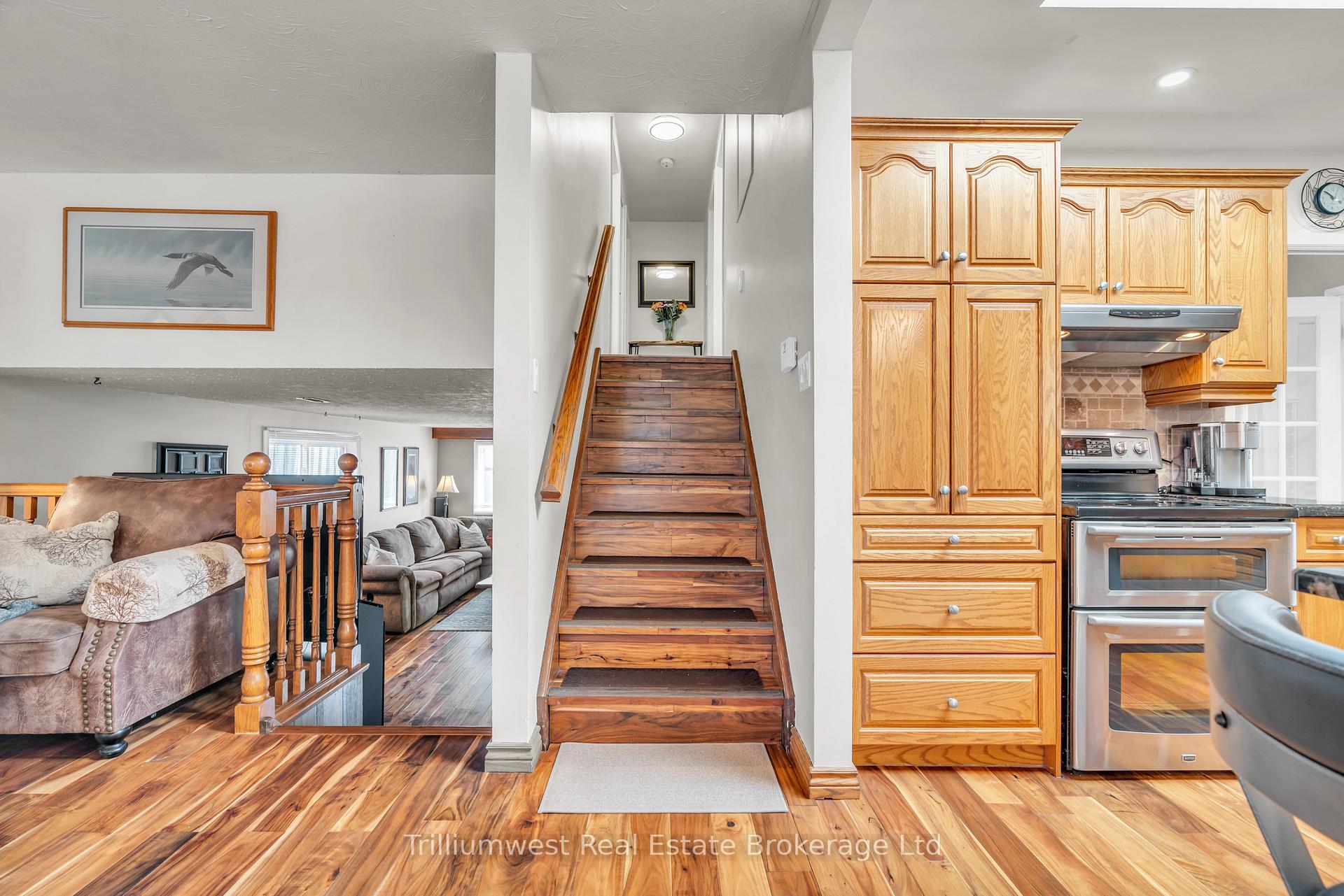 Photo 26 of 121 Martinglen Crescent, Kitchener — HOMEH