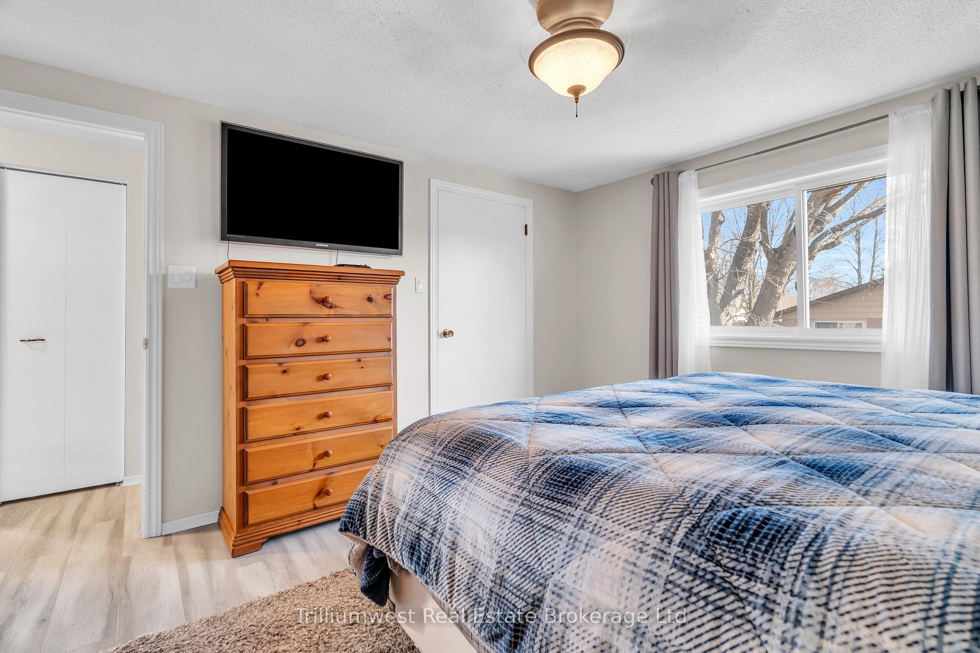 Photo 29 of 121 Martinglen Crescent, Kitchener — HOMEH