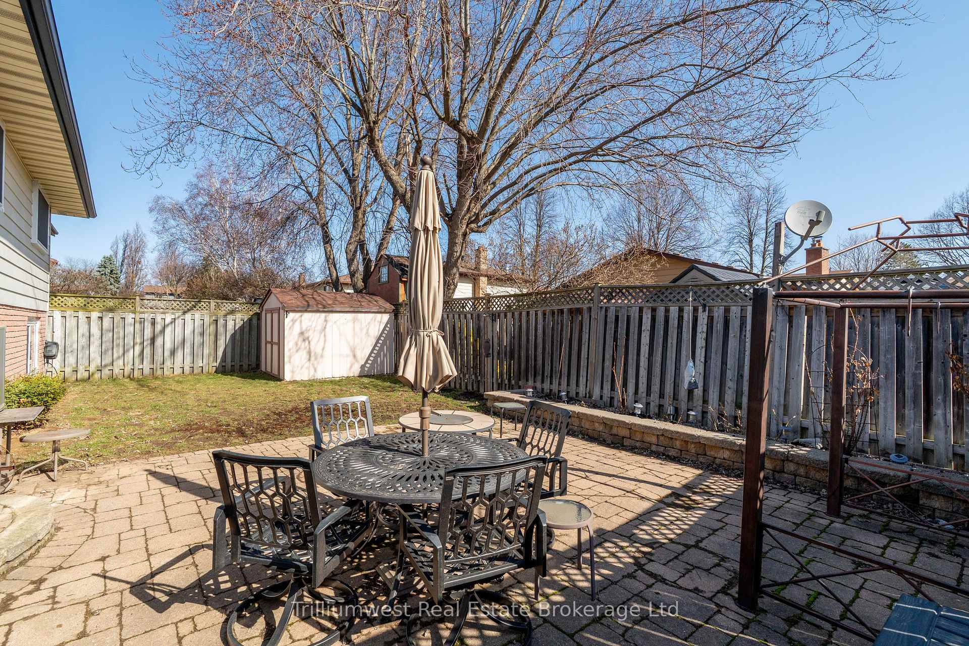 Photo 33 of 121 Martinglen Crescent, Kitchener — HOMEH