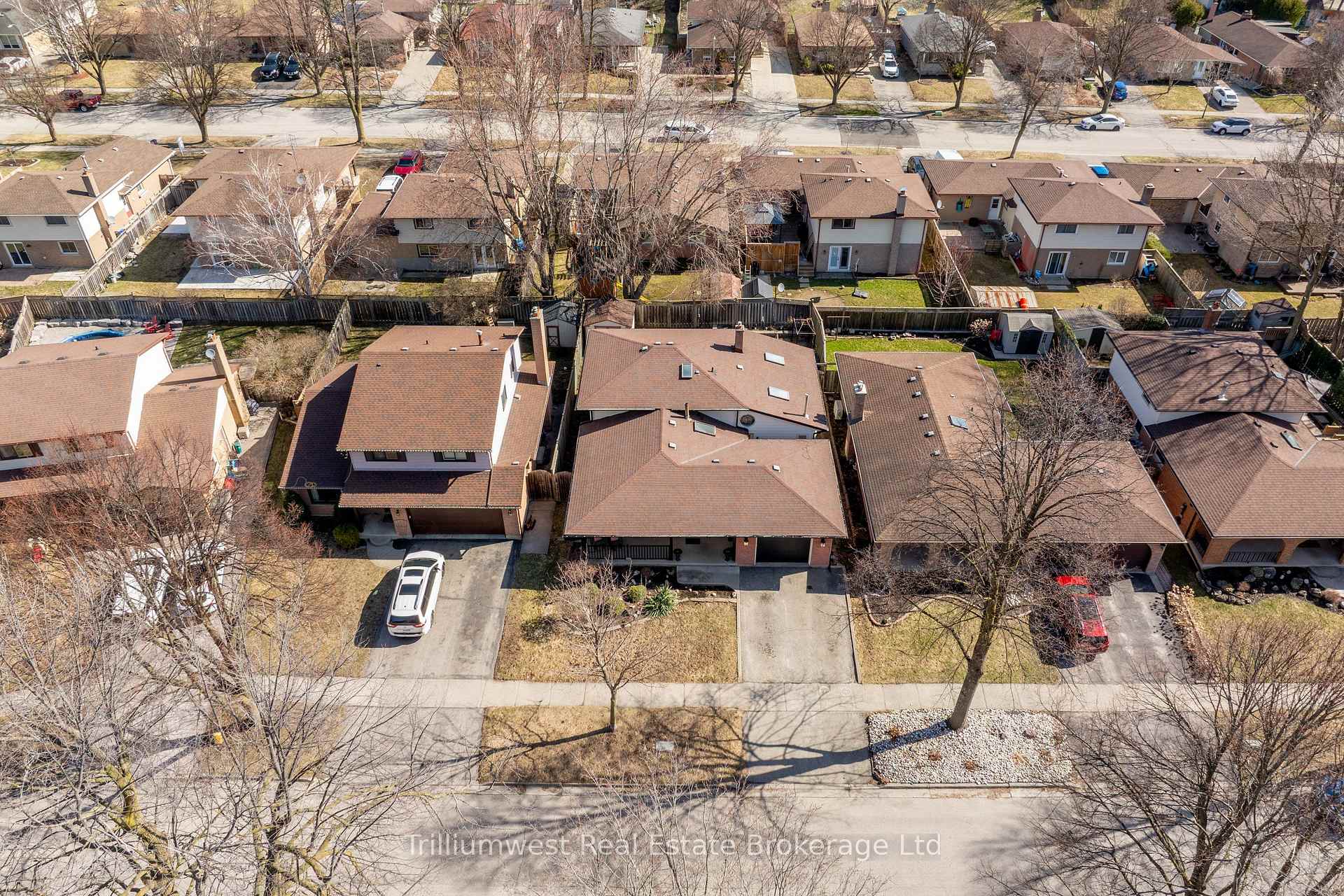 Photo 37 of 121 Martinglen Crescent, Kitchener — HOMEH