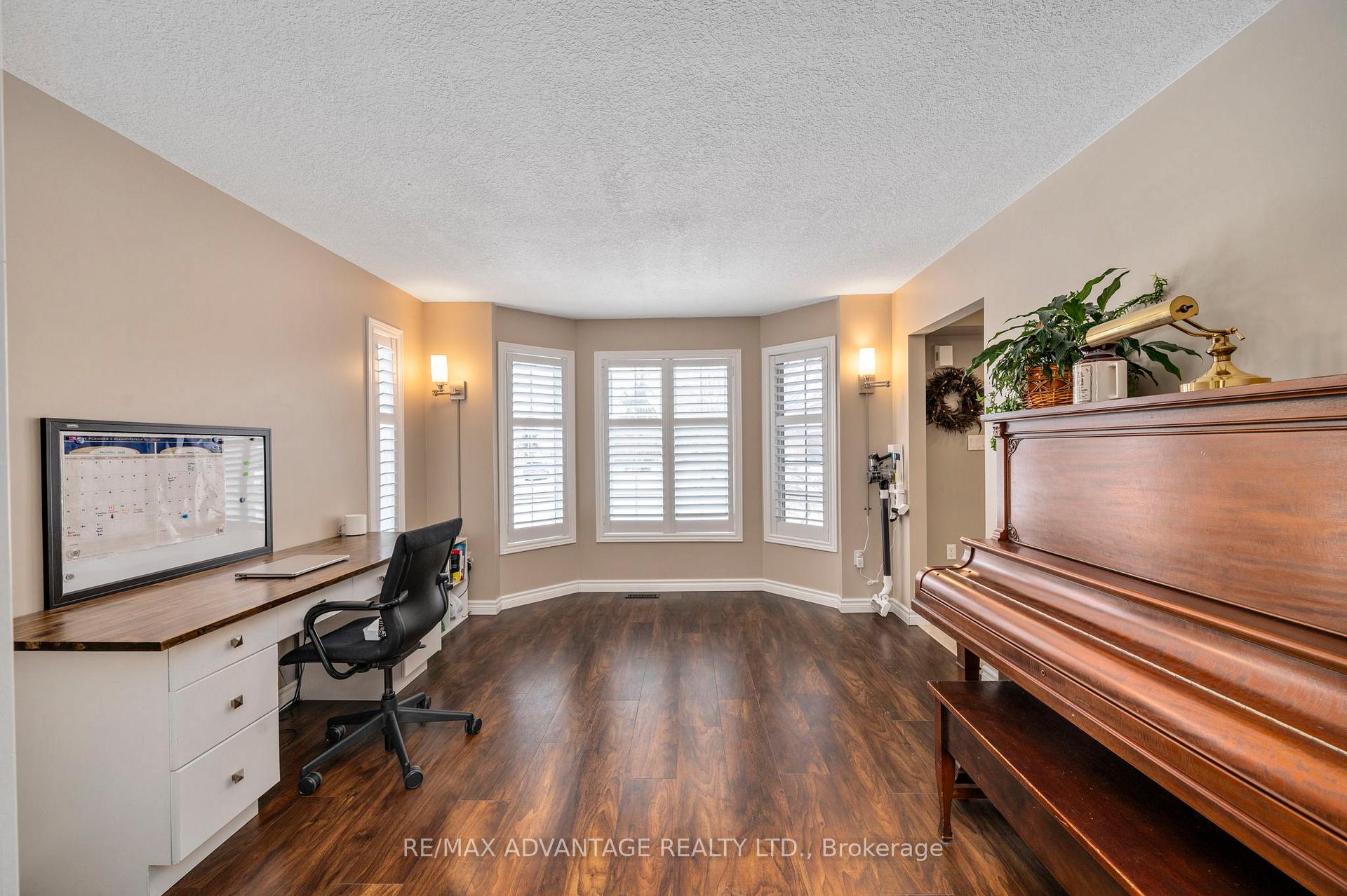 Photo 10 of 57 Stonefield Lane, Middlesex Centre, Ilderton — HOMEH