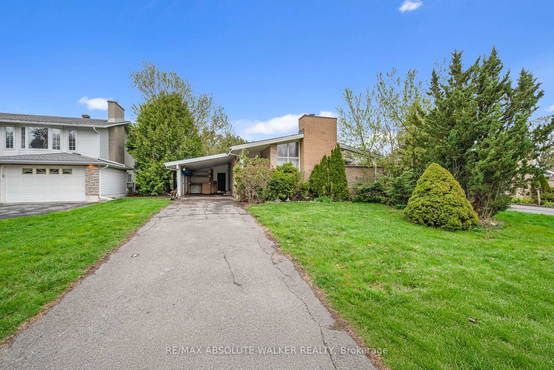 Photo 2 of 107 Coburn Avenue, Ottawa, Kanata - Glencairn/Hazeldean — HOMEH