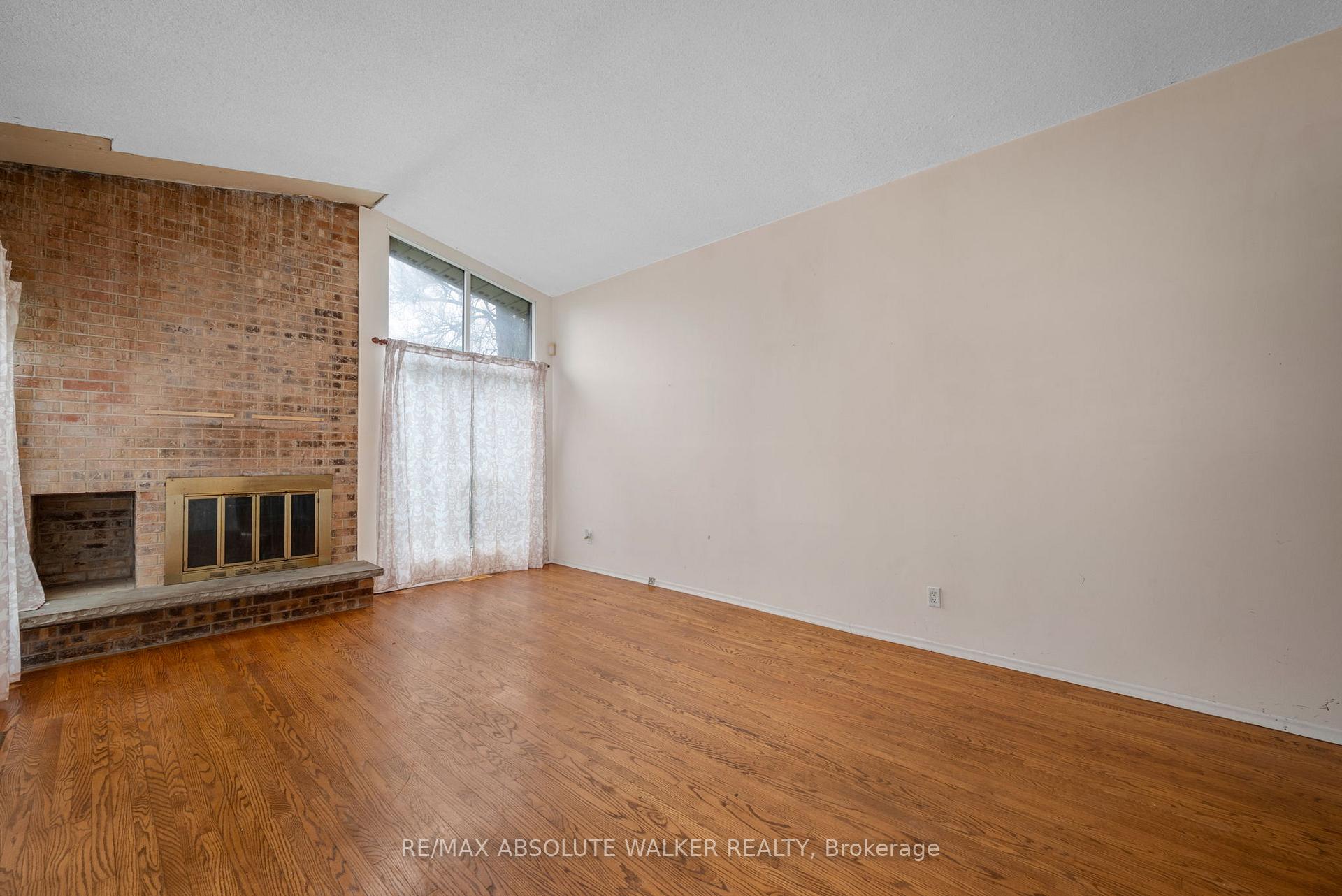 Photo 5 of 107 Coburn Avenue, Ottawa, Kanata - Glencairn/Hazeldean — HOMEH