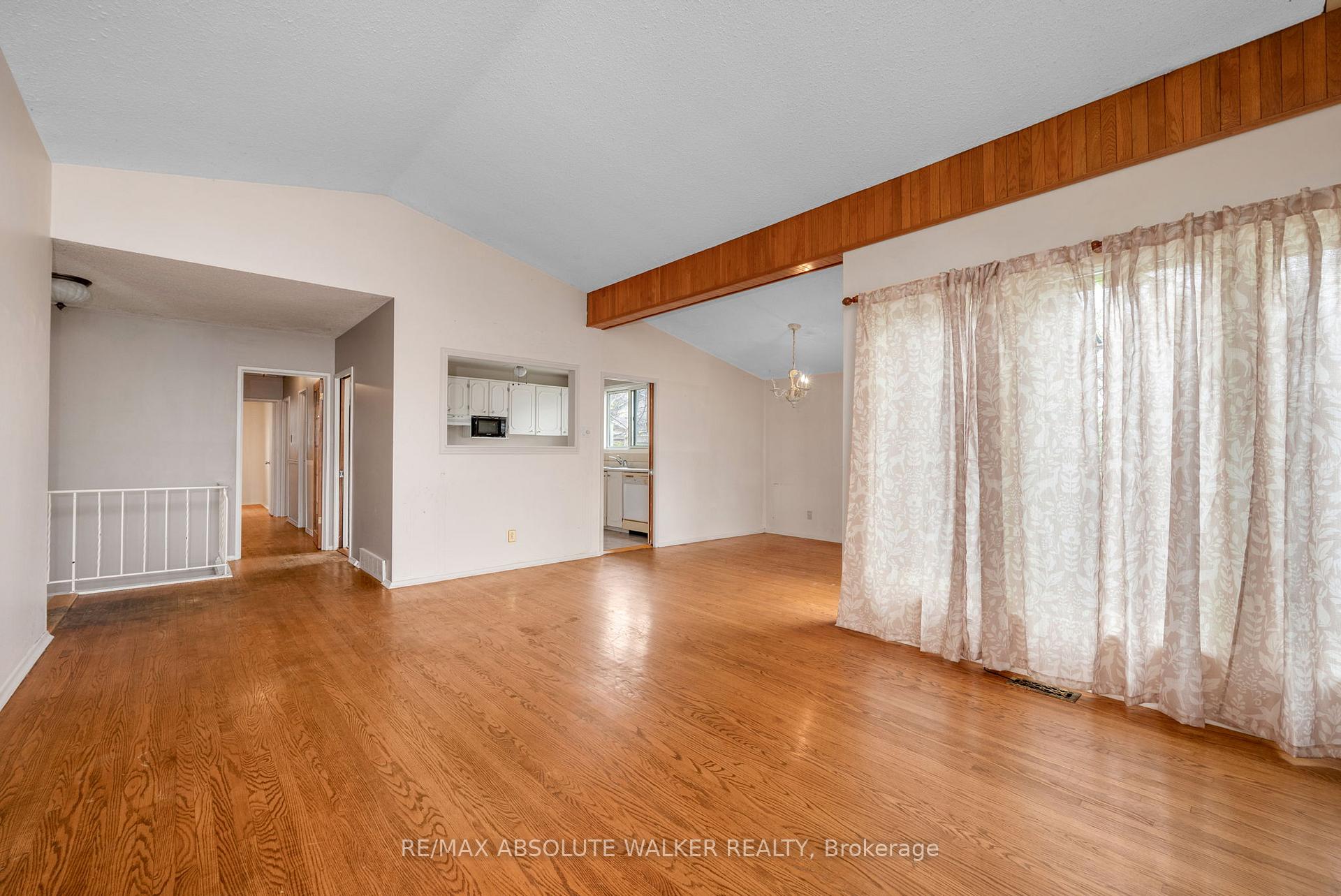 Photo 6 of 107 Coburn Avenue, Ottawa, Kanata - Glencairn/Hazeldean — HOMEH