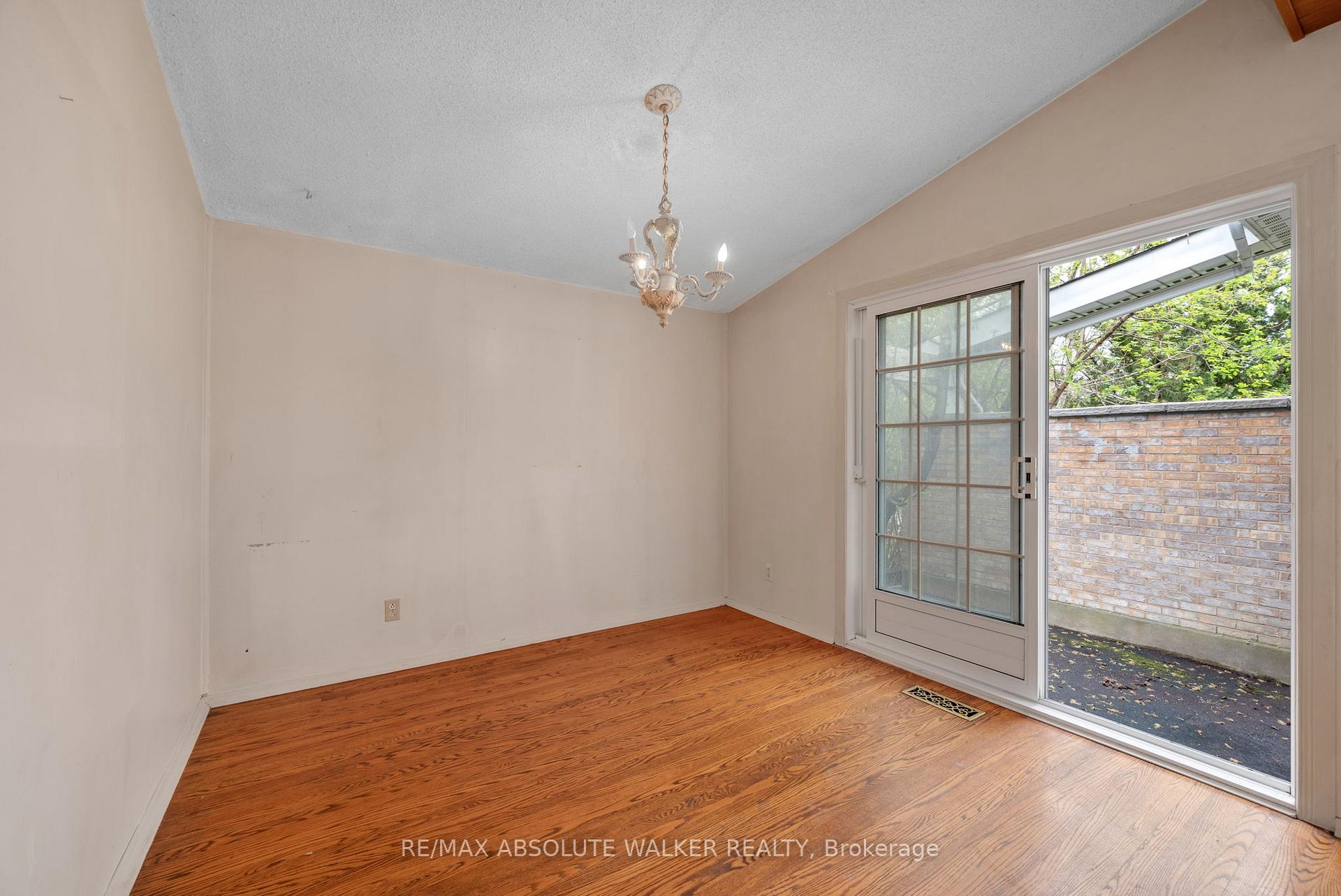 Photo 7 of 107 Coburn Avenue, Ottawa, Kanata - Glencairn/Hazeldean — HOMEH