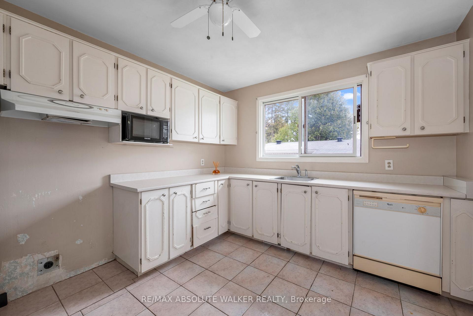 Photo 10 of 107 Coburn Avenue, Ottawa, Kanata - Glencairn/Hazeldean — HOMEH