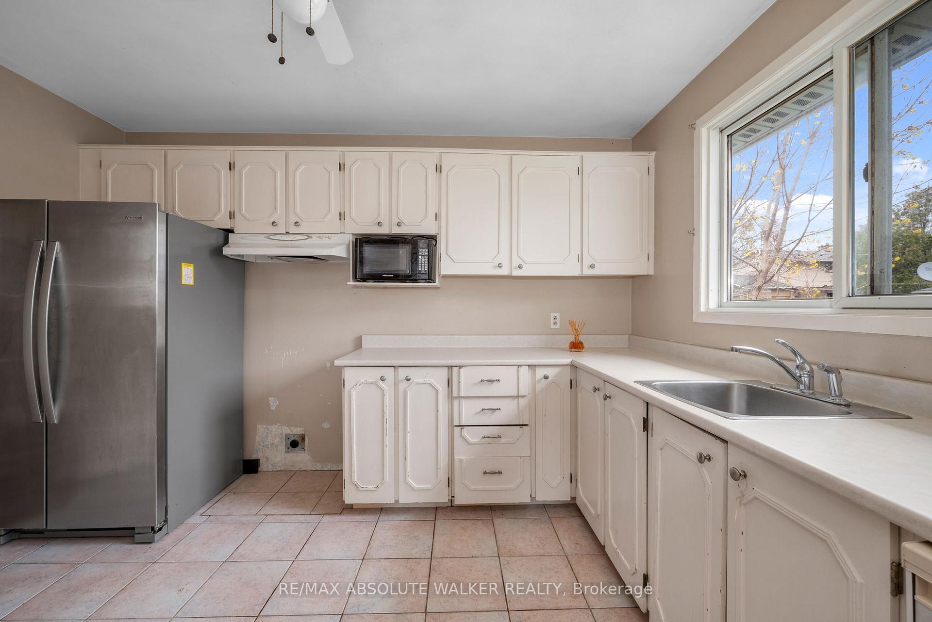 Photo 11 of 107 Coburn Avenue, Ottawa, Kanata - Glencairn/Hazeldean — HOMEH